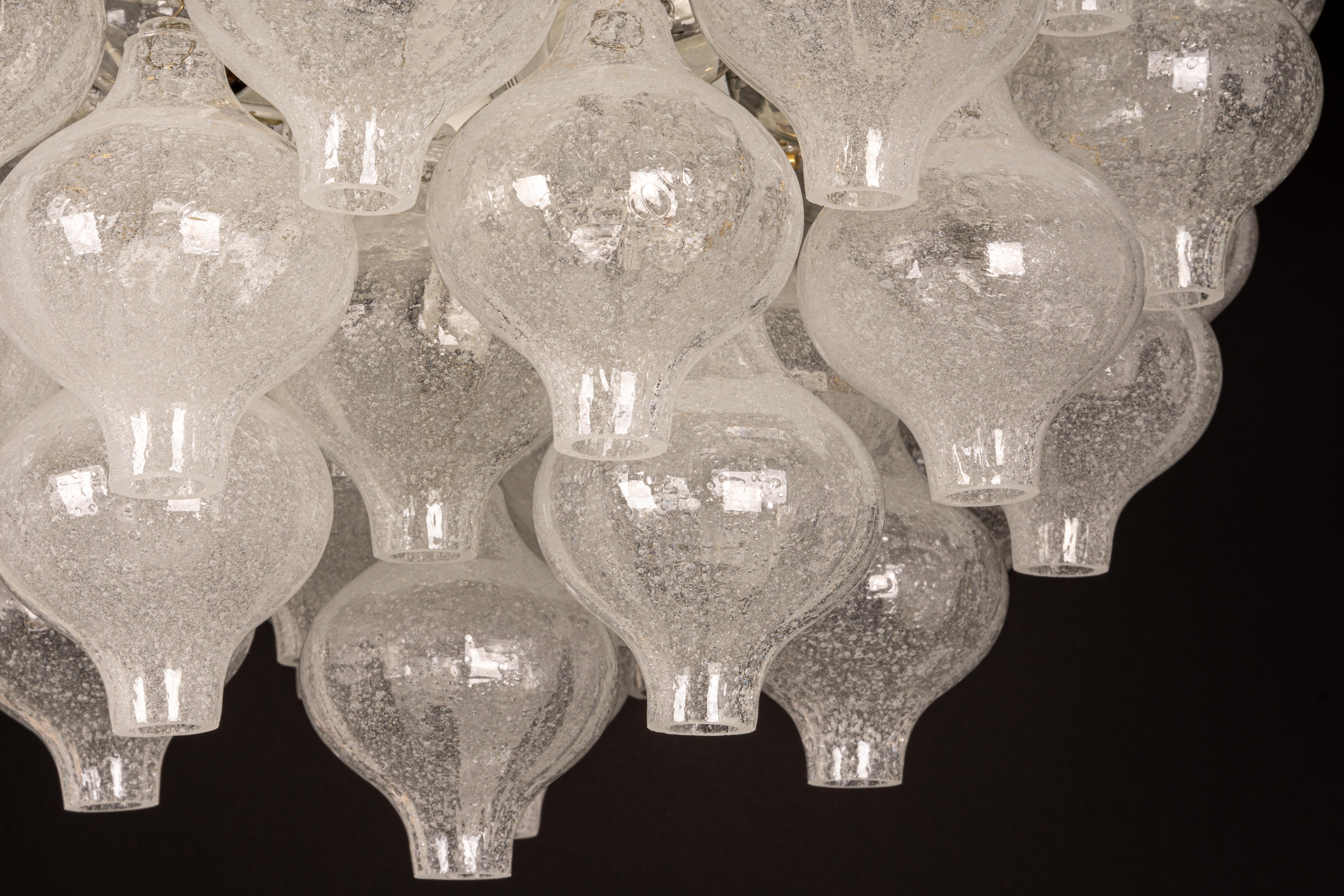 1 des 3 grands lustres ou lustres encastrés en verre tulipan de Kalmar, Autriche, années 1960 en vente 5
