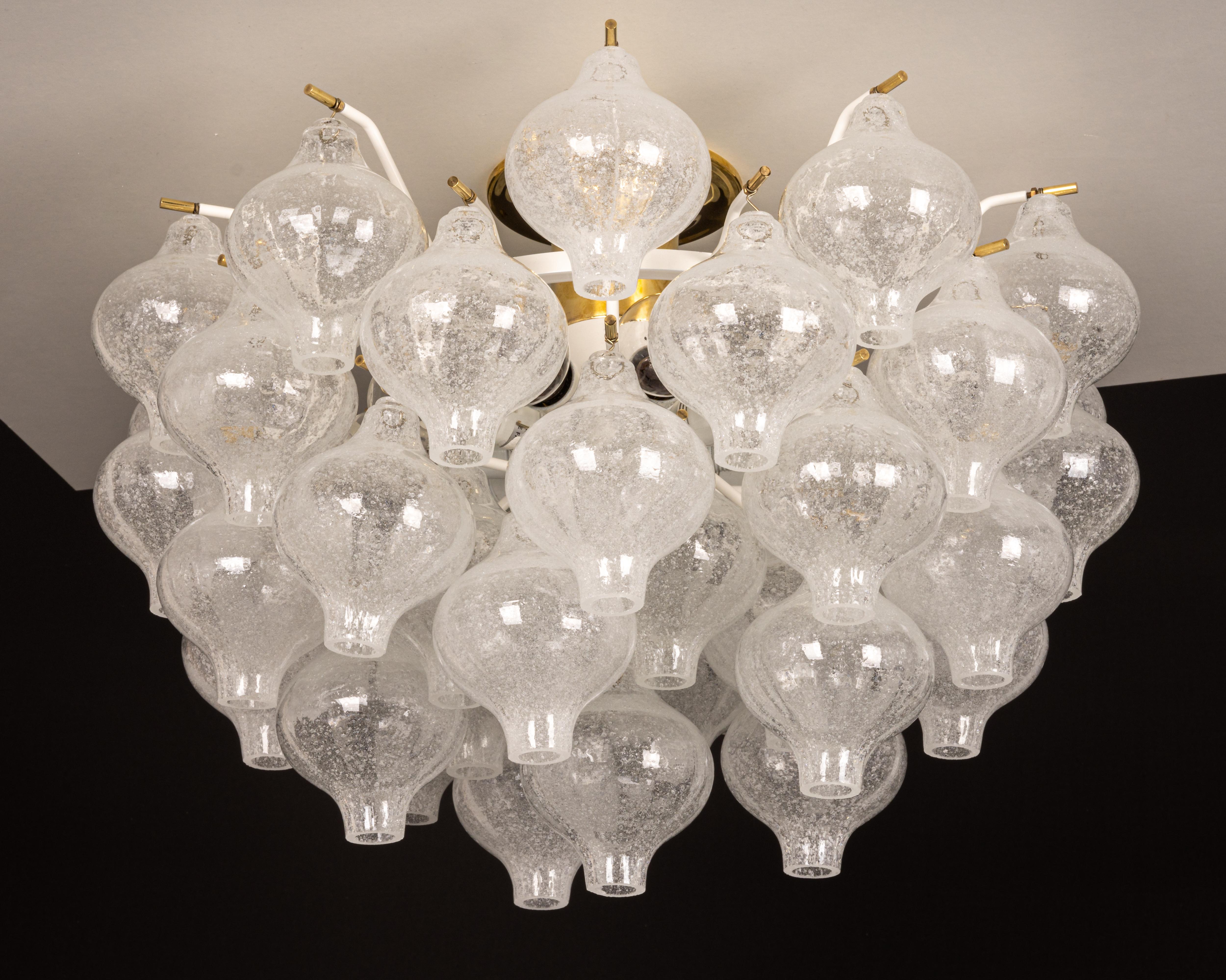 1 des 3 grands lustres ou lustres encastrés en verre tulipan de Kalmar, Autriche, années 1960 en vente 7