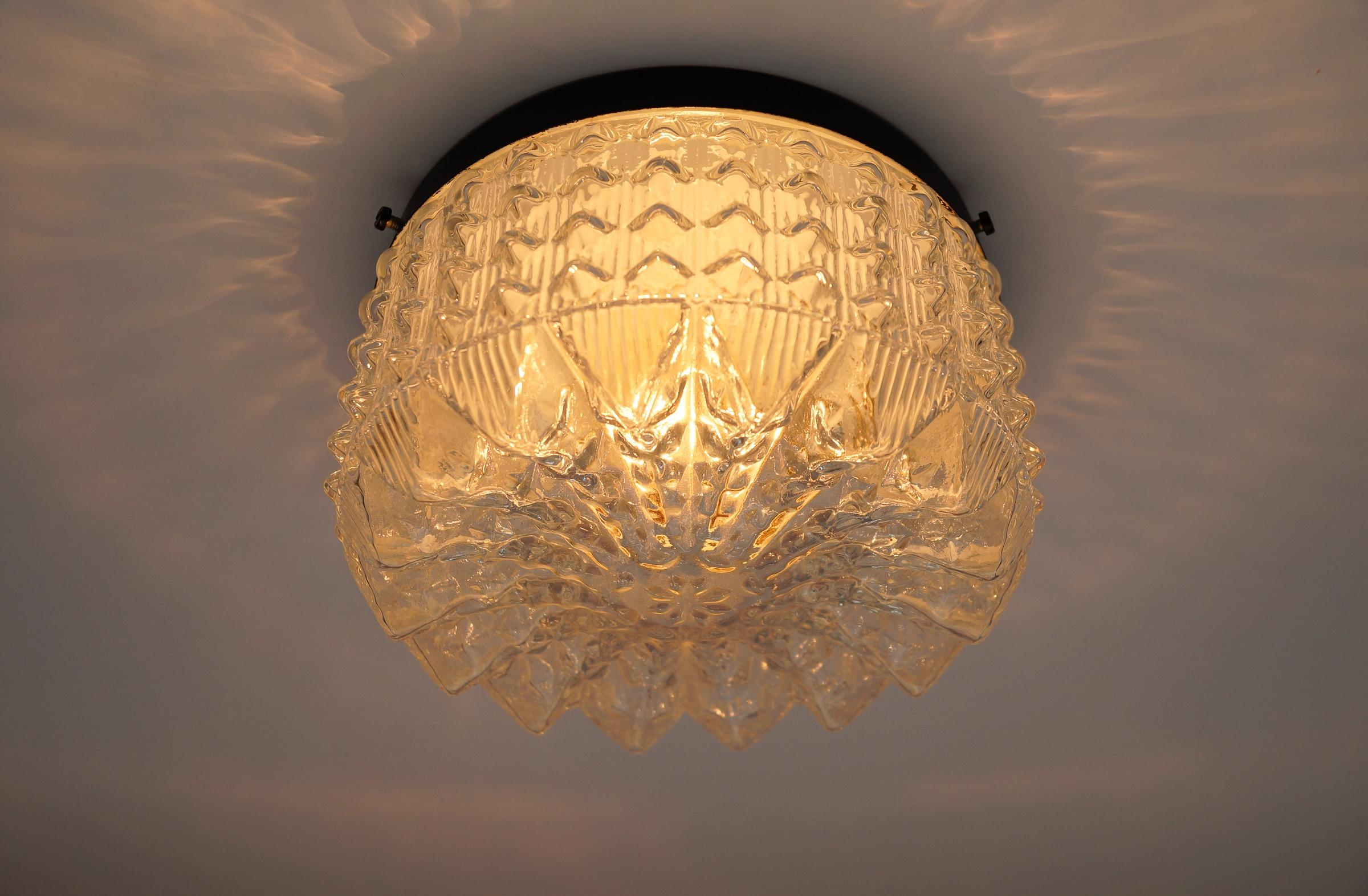 1. de 2 Preciosa Lámpara de Pared o Empotrable de Cristal Corona, Años 60 Alemania en Bueno estado para la venta en Nürnberg, Bayern