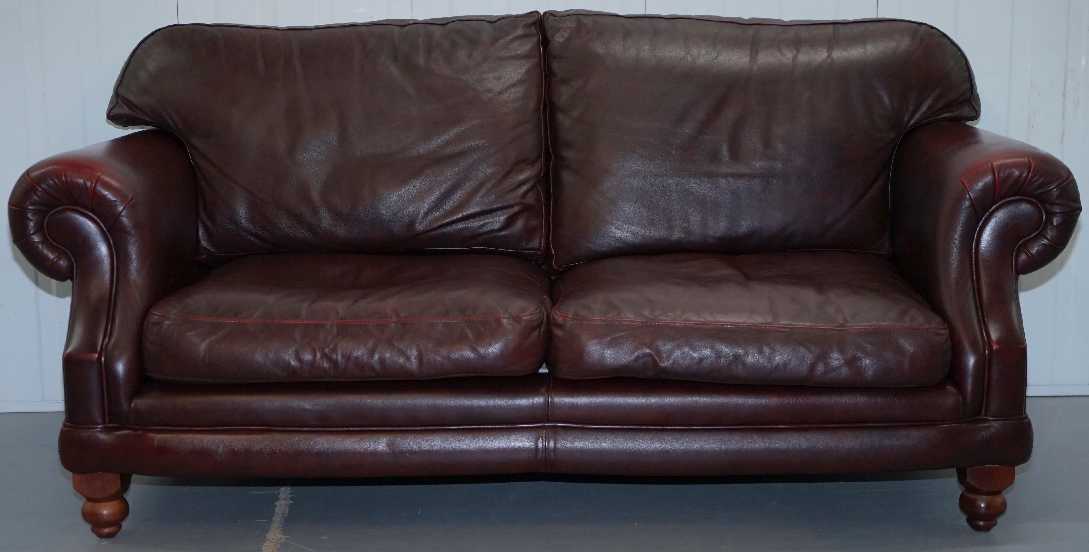 We are delighted to offer for sale 1 of 2 Thomas Lloyd Consort oxblood leather contemporary sofas

A good looking and well piece, the leather upholstery is thick, the base and back cushions medium soft so very comfortable

We have deep cleaned