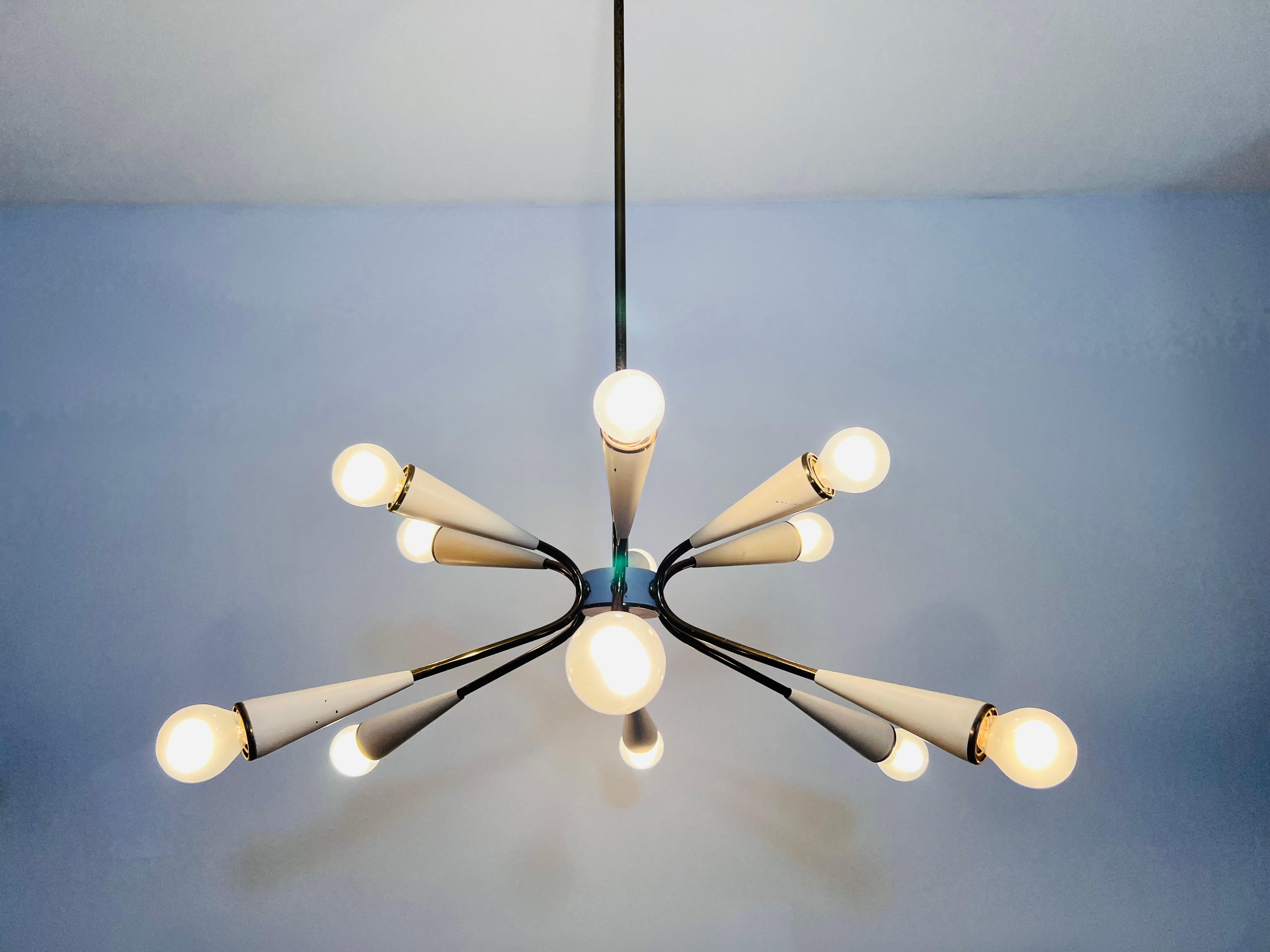 1 of 2 Lampadario Sputnik a 12 bracci in ottone di metà secolo, anni '50, Italia in vendita 9