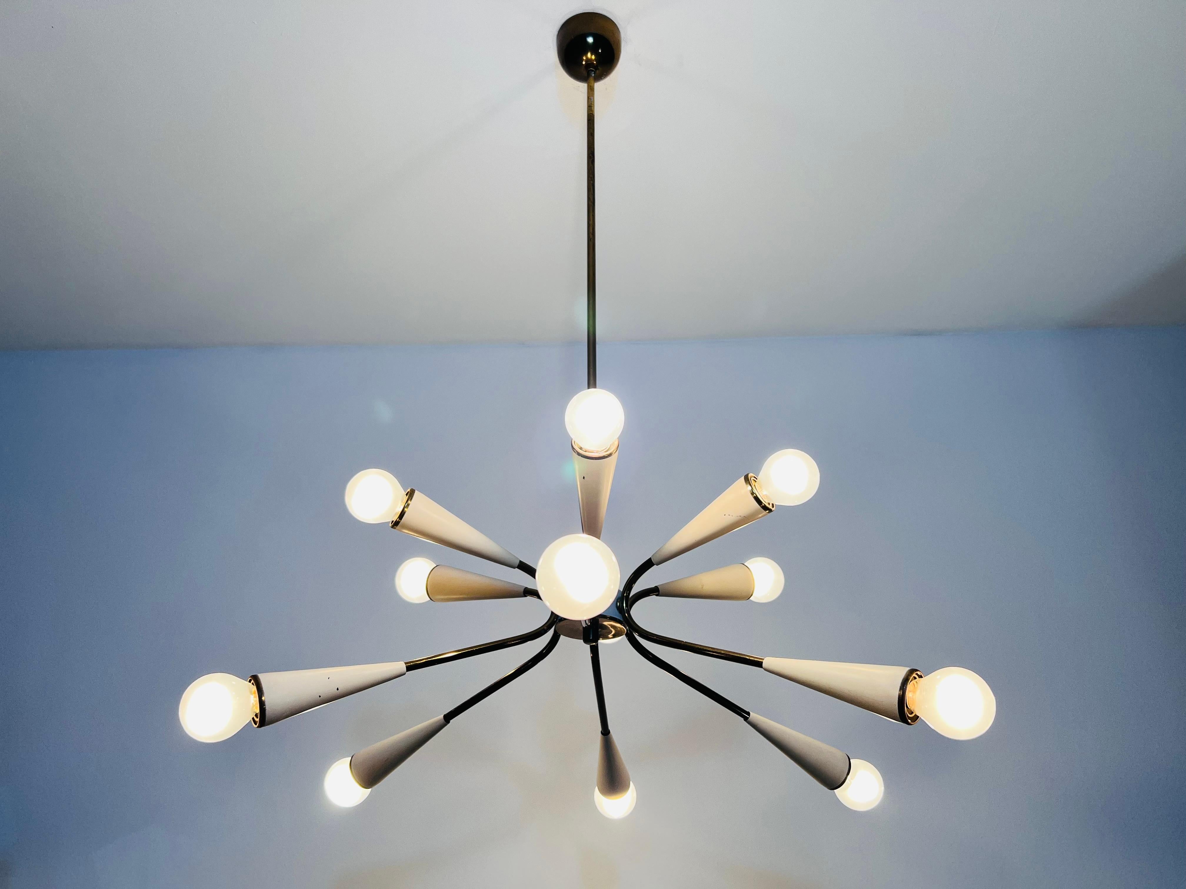1 of 2 Lampadario Sputnik a 12 bracci in ottone di metà secolo, anni '50, Italia in vendita 11