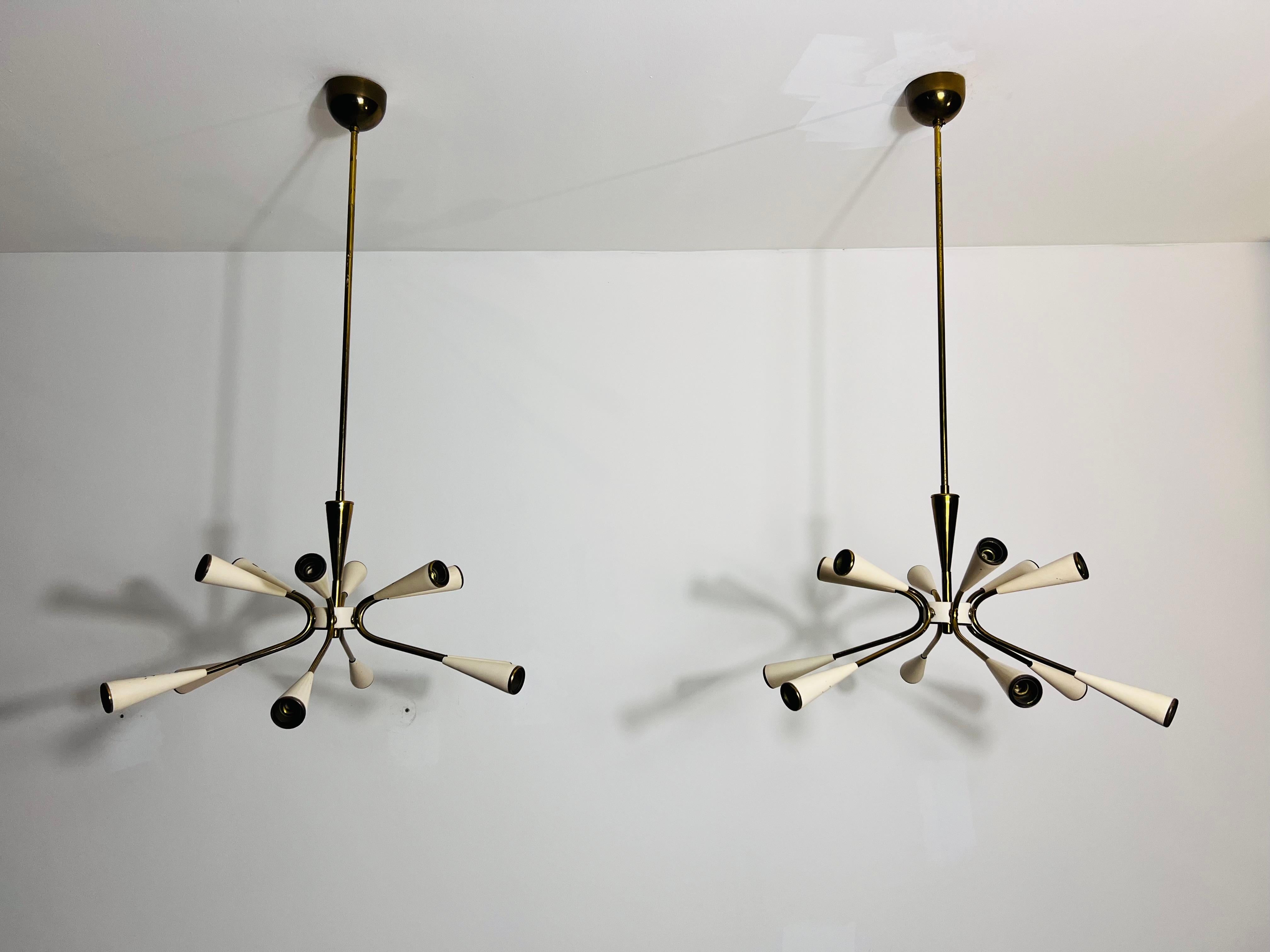 Mid-Century moderno 1 of 2 Lampadario Sputnik a 12 bracci in ottone di metà secolo, anni '50, Italia in vendita