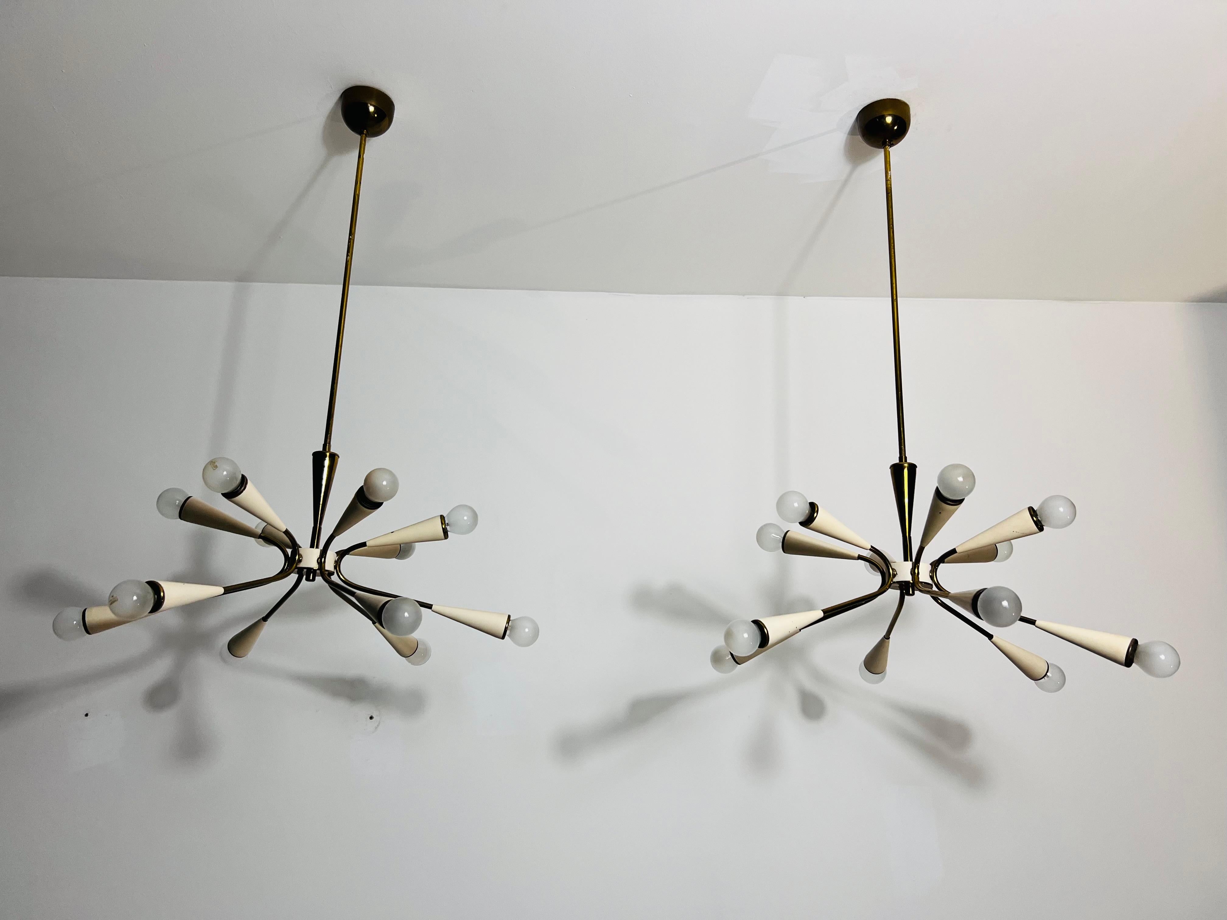 Metallo 1 of 2 Lampadario Sputnik a 12 bracci in ottone di metà secolo, anni '50, Italia in vendita