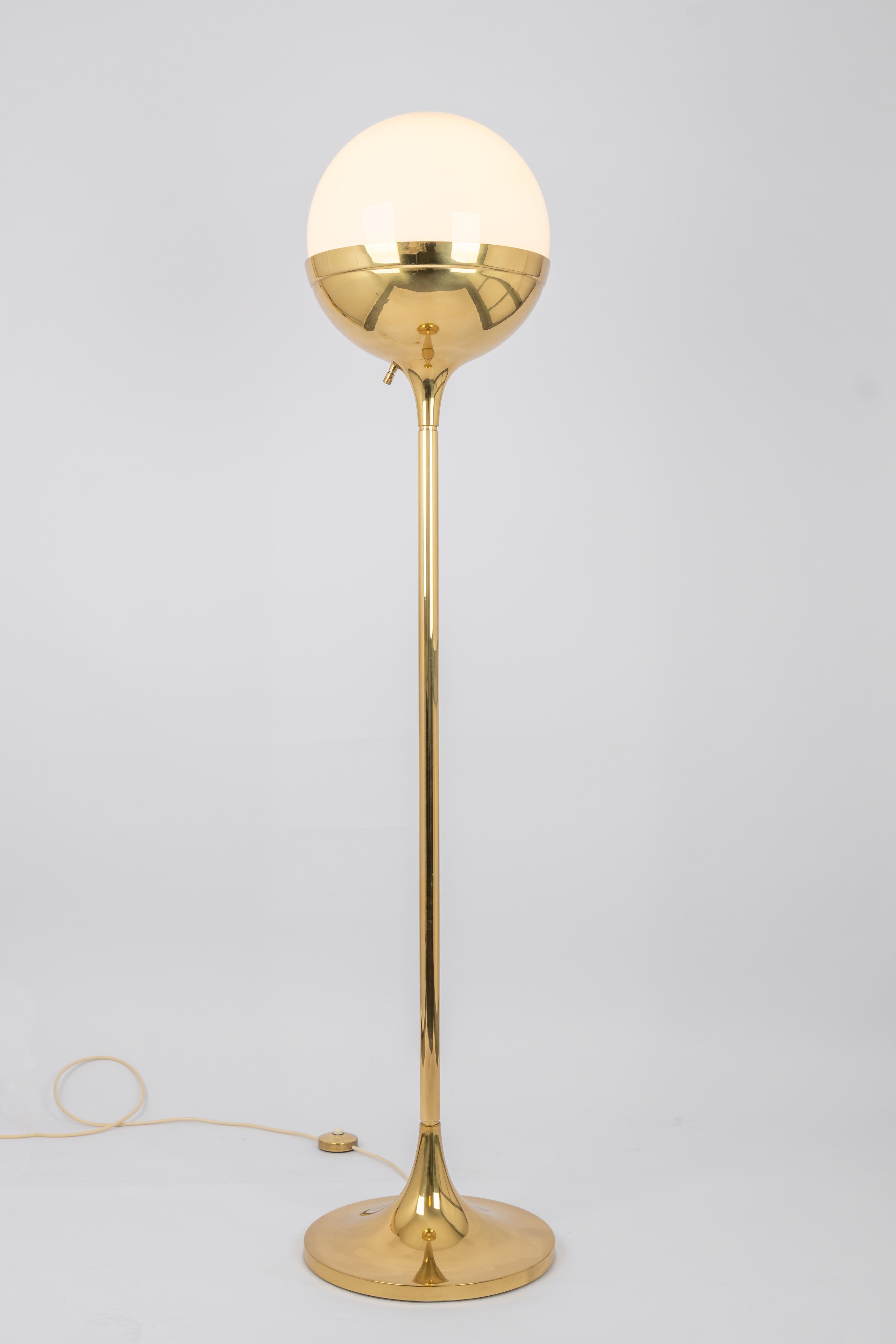 1 of 2 Mid-Century brass globe floor lamp by U.W for Art & Craft, Germany, 1960s For Sale 3