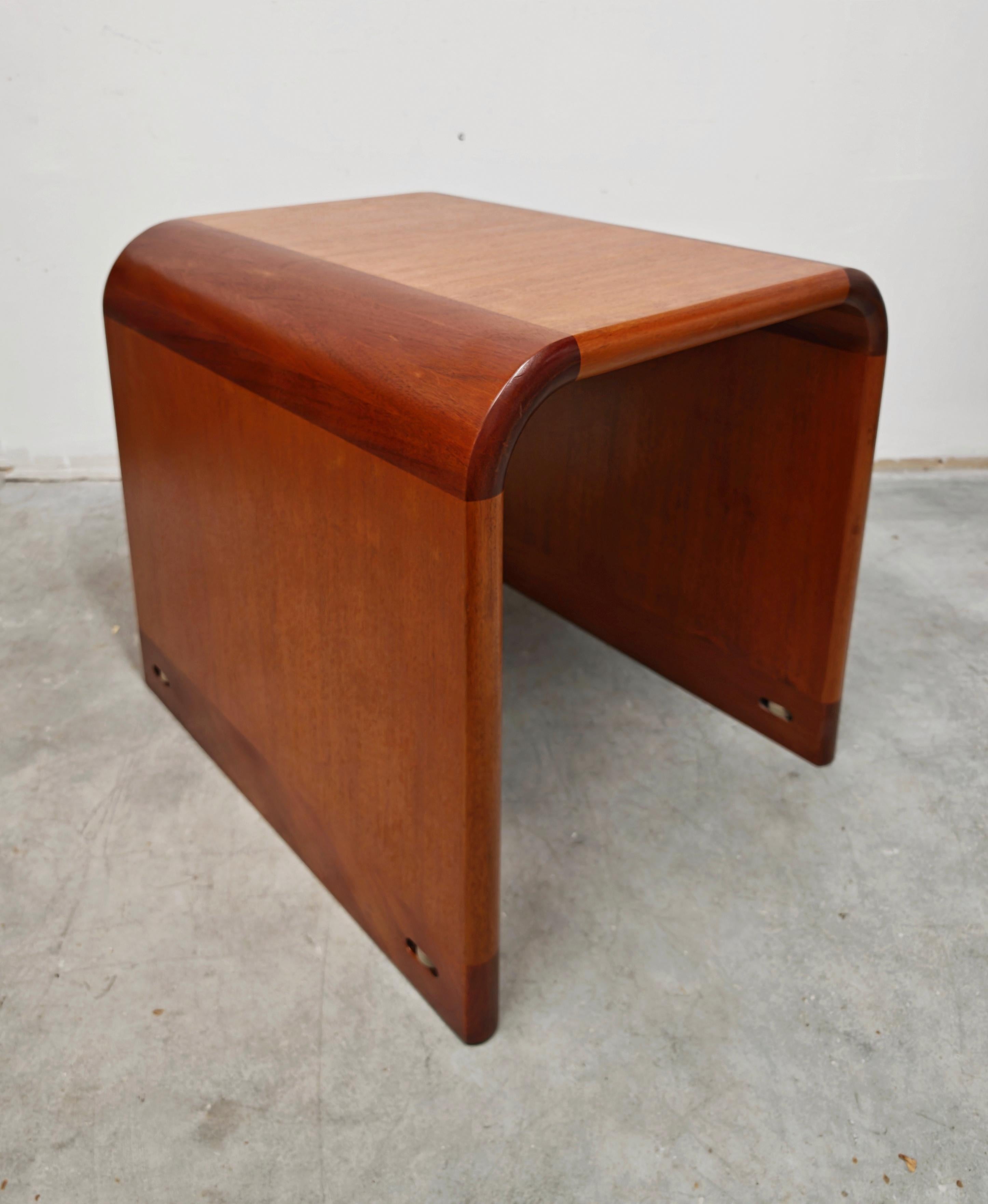 1 des 2 tables d'appoint ou tables de chevet modernes du milieu du siècle par Magnus Olesen, années 1960 en vente 3