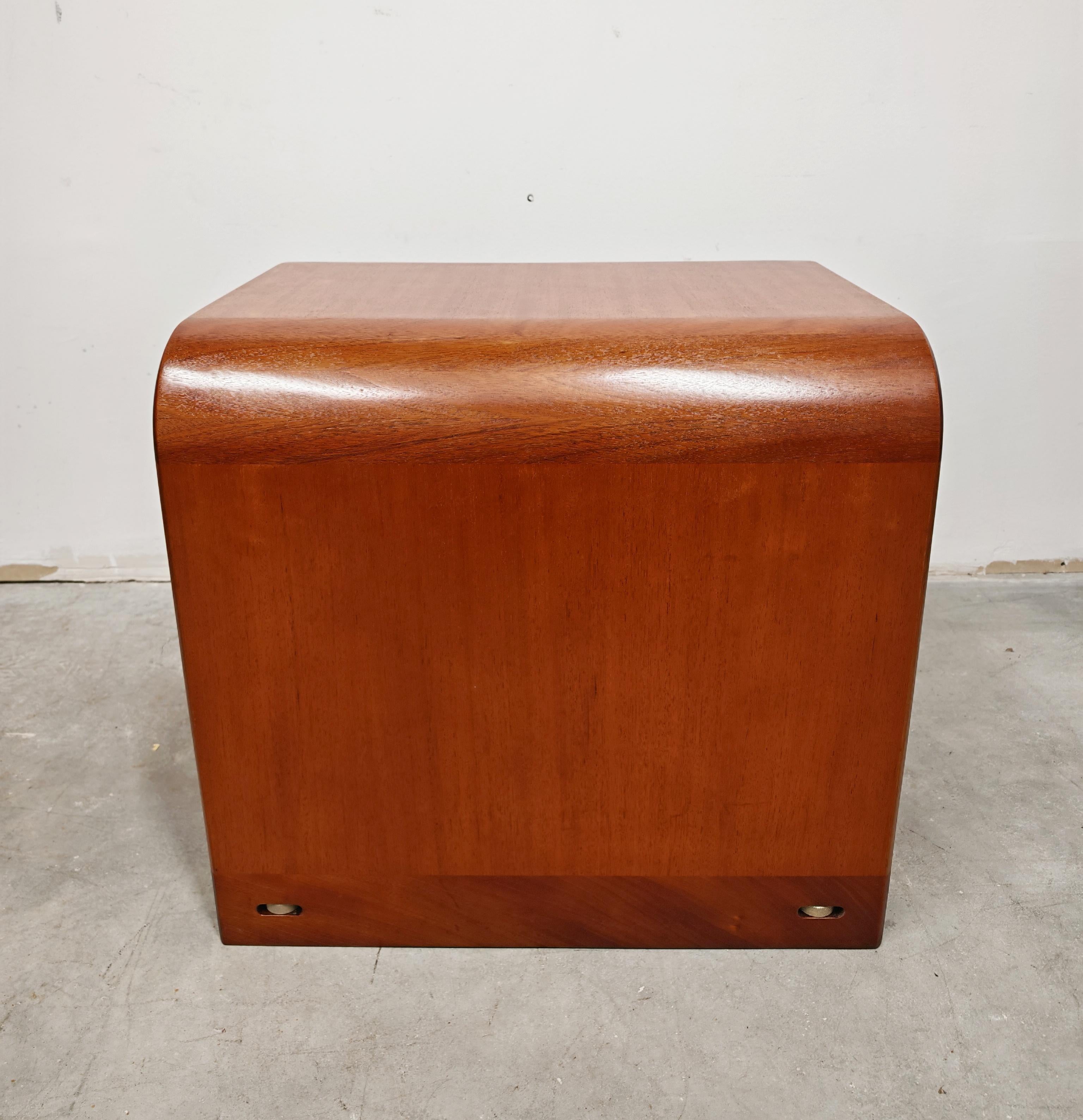 Mid-Century Modern 1 des 2 tables d'appoint ou tables de chevet modernes du milieu du siècle par Magnus Olesen, années 1960 en vente