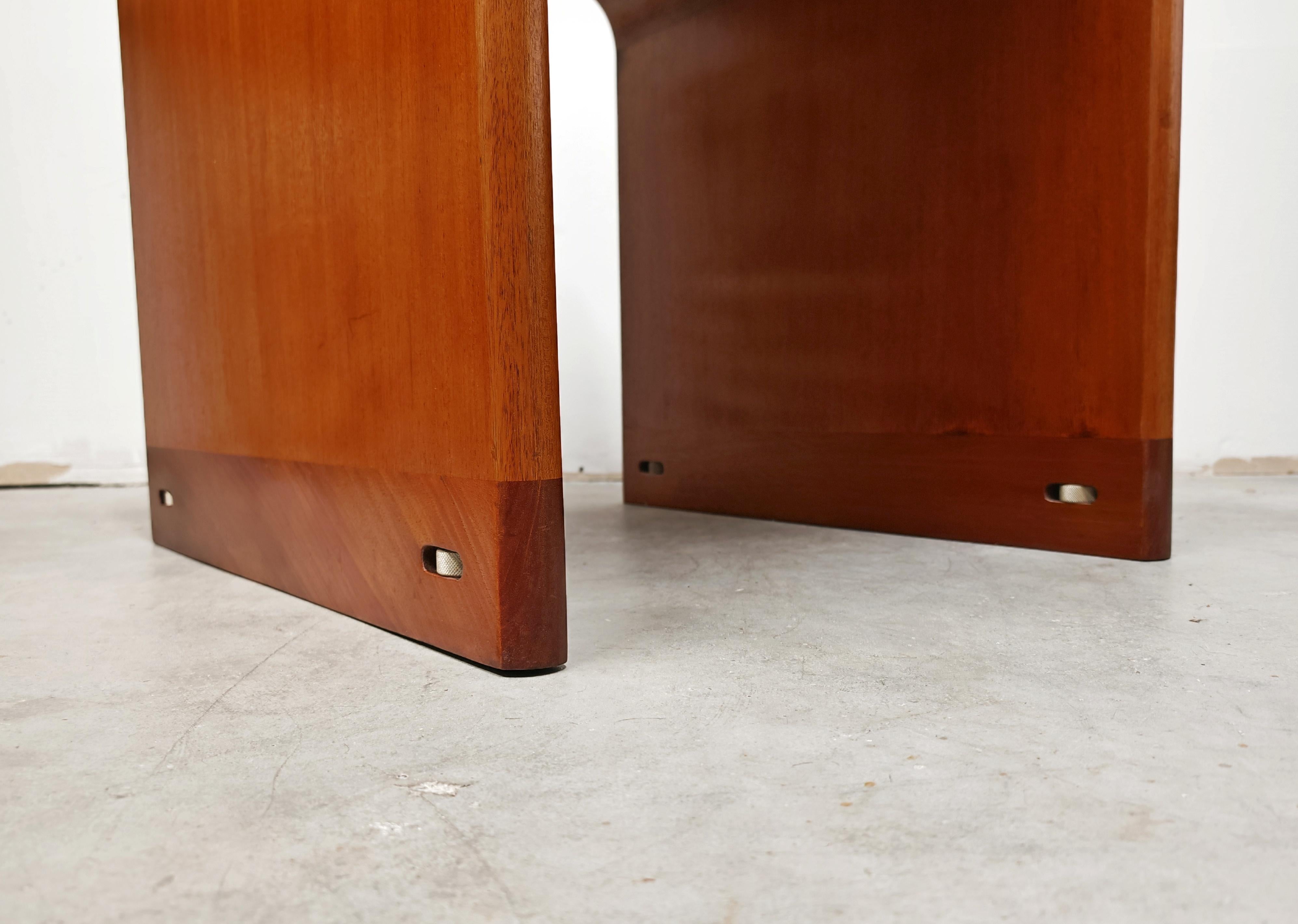 1 des 2 tables d'appoint ou tables de chevet modernes du milieu du siècle par Magnus Olesen, années 1960 en vente 2