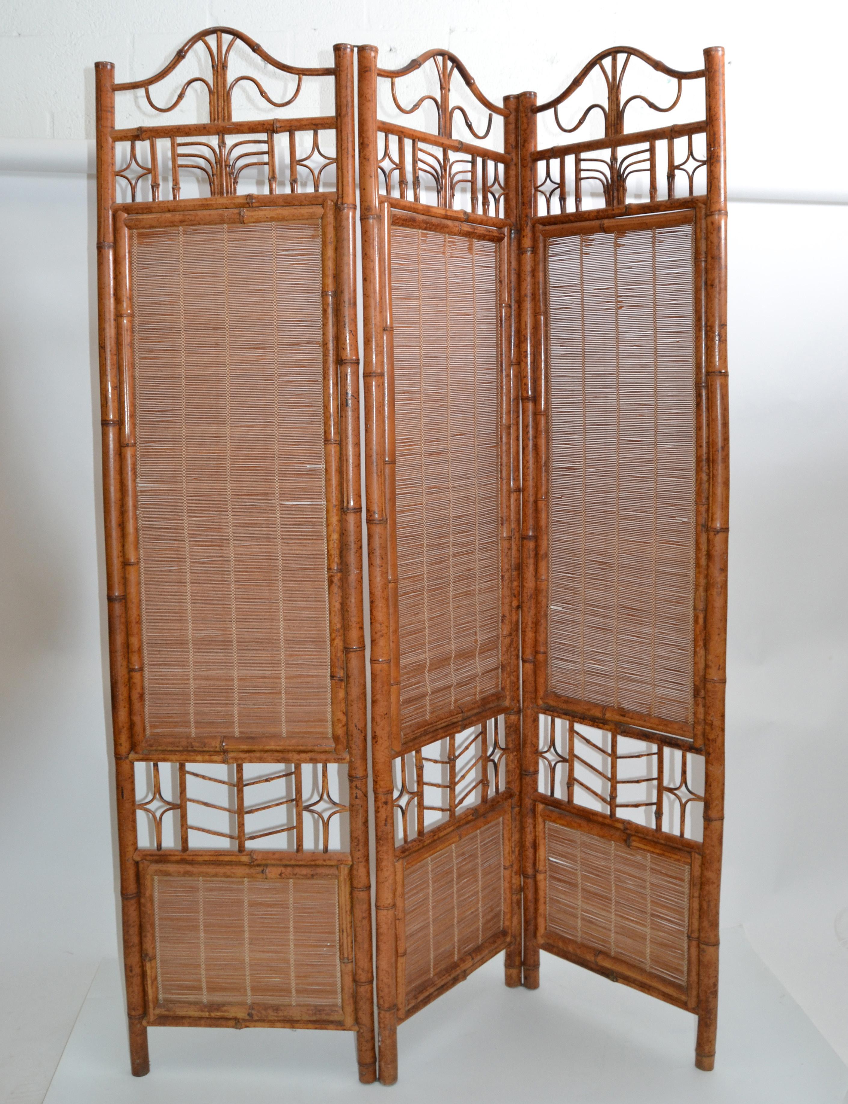 One Mid-Century Modern tall three wall-panel solid bamboo wood room divider, screen or partition in brown finish.
Boho chic very well crafted with wicker cross bindings and butterfly hinges.
Dimensions closed:
Width 18 inches, depth 6 inches, height
