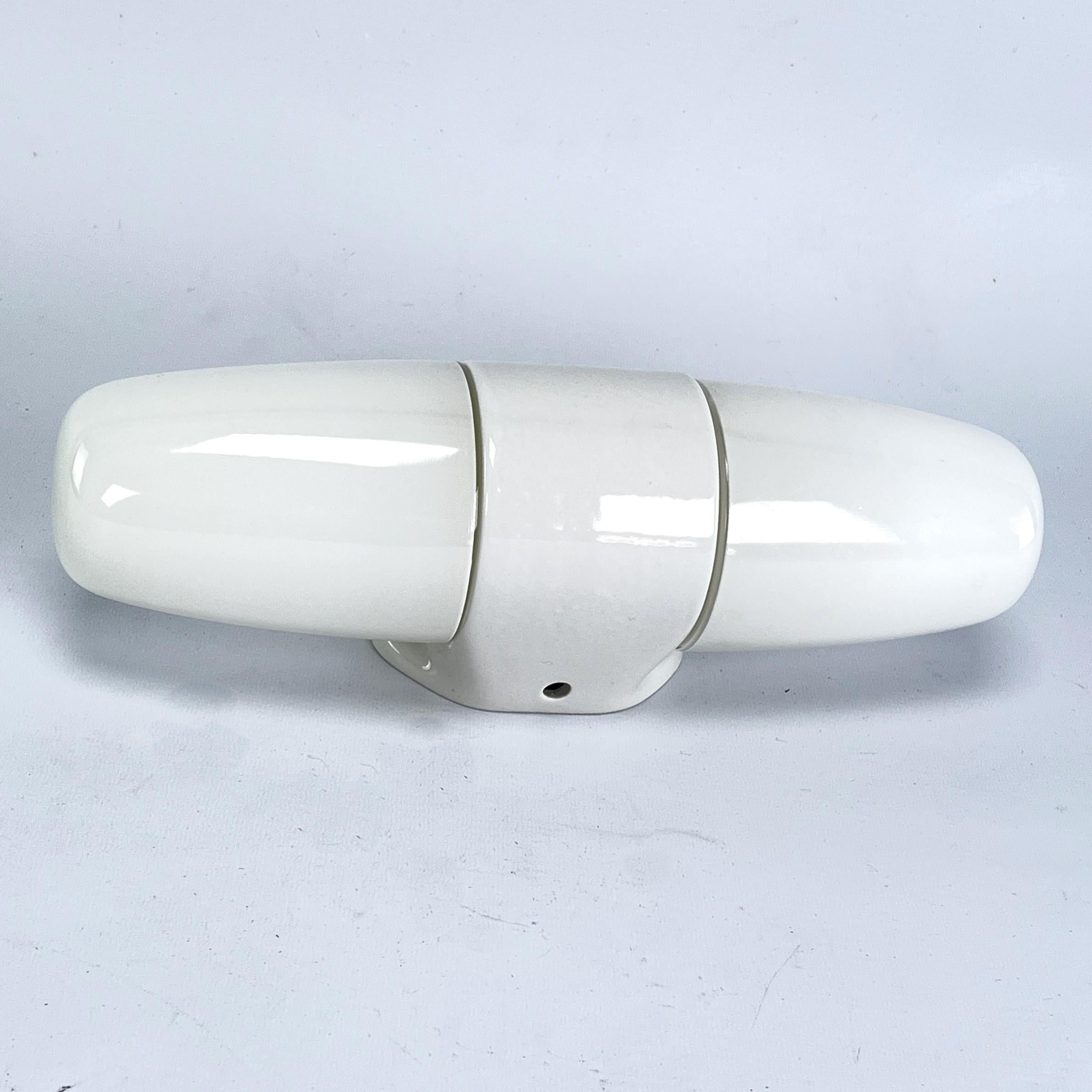  Midcentury lamp by Wagenfeld, 1950s, no. 6078Z

The wall lamp is an original designer Classic from the 1950s. The wall lamp is a design by Wilhelm Wagenfeld for Lindner GmbH. The white lamp gives a pleasant light. The item has the model number Ifö: