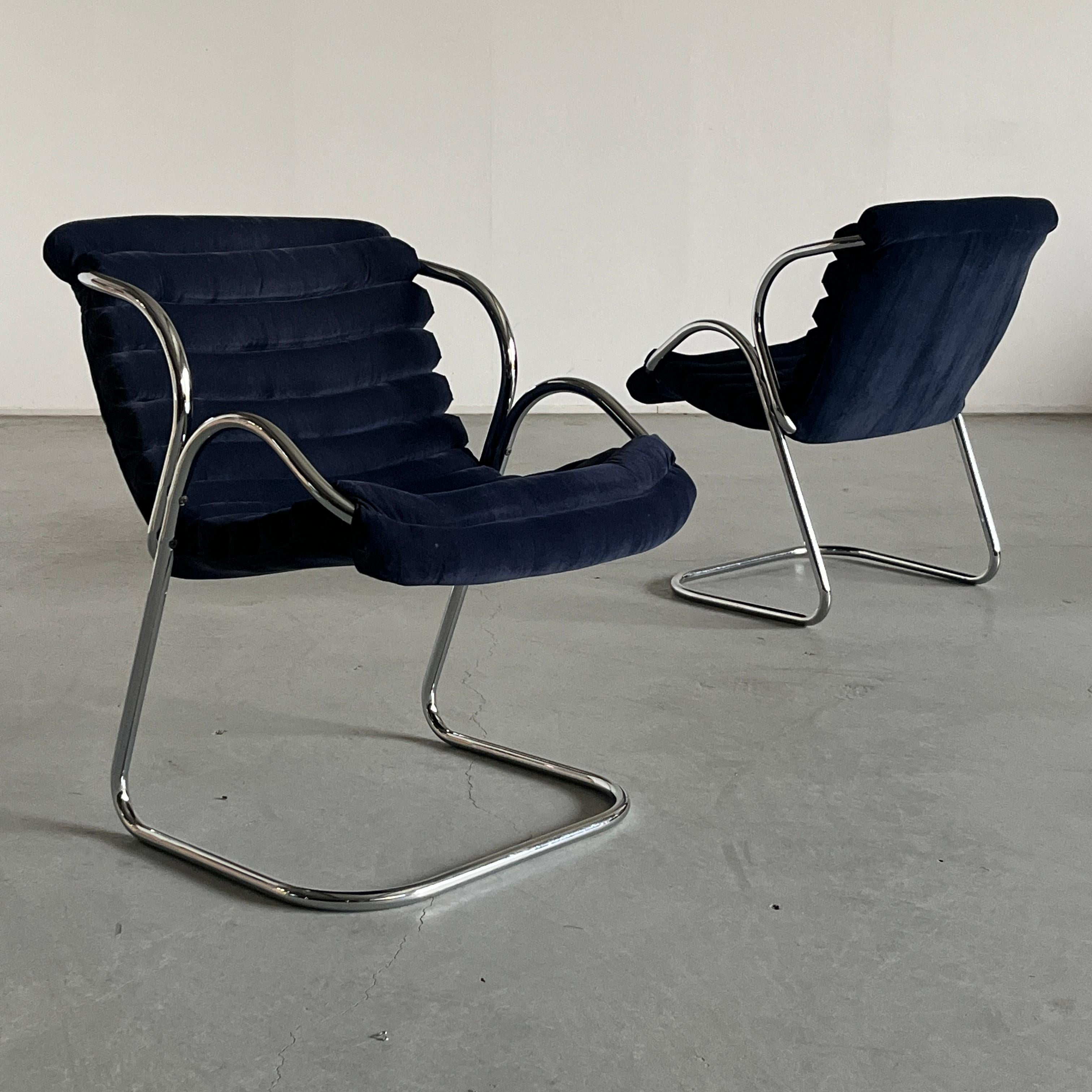 Mid-Century Modern 1 of 2 Modernist Armchairs in Blue Velvet Upholstery and Chromed Steel, 1970s