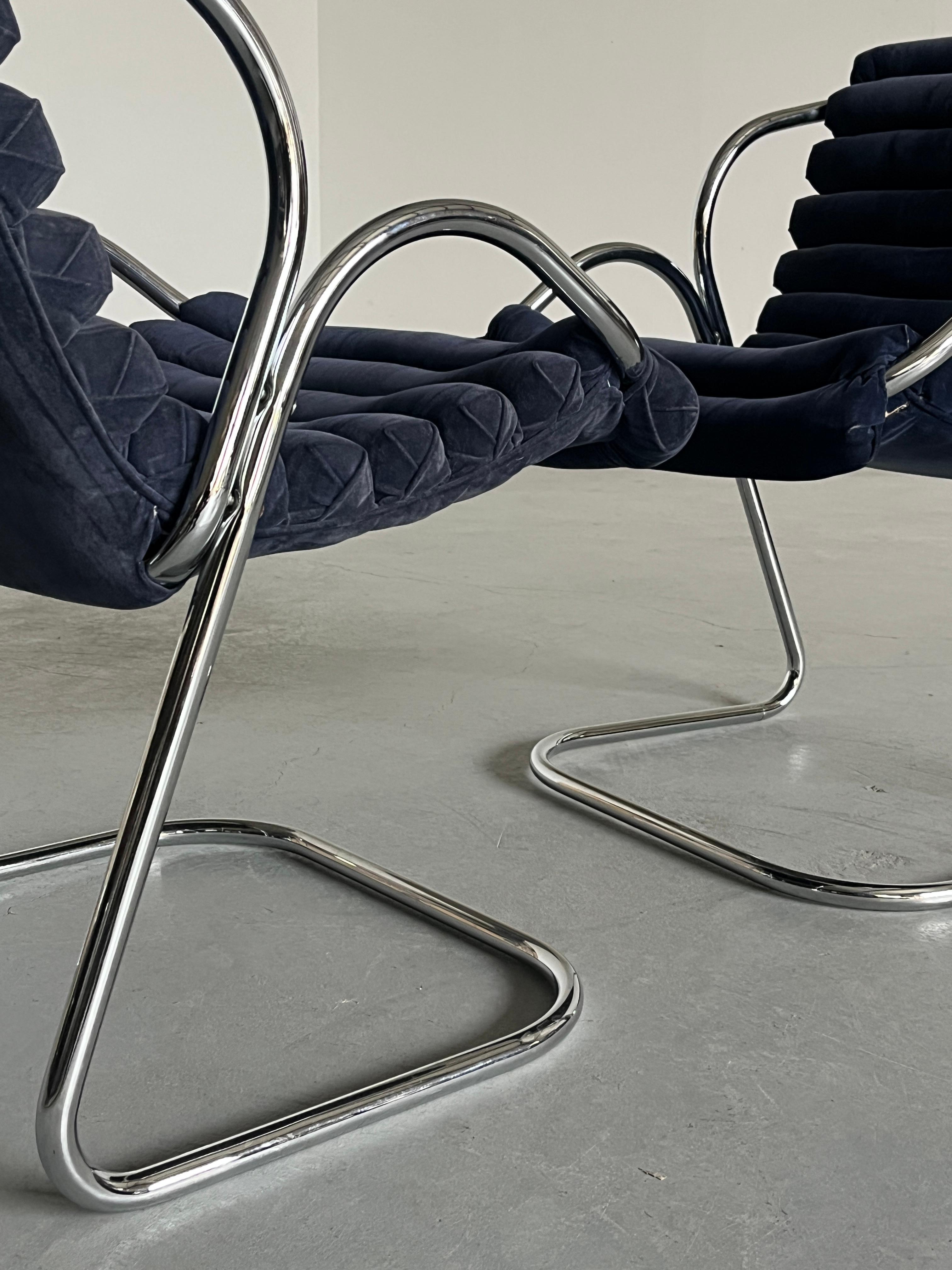1 of 2 Modernist Armchairs in Blue Velvet Upholstery and Chromed Steel, 1970s 3