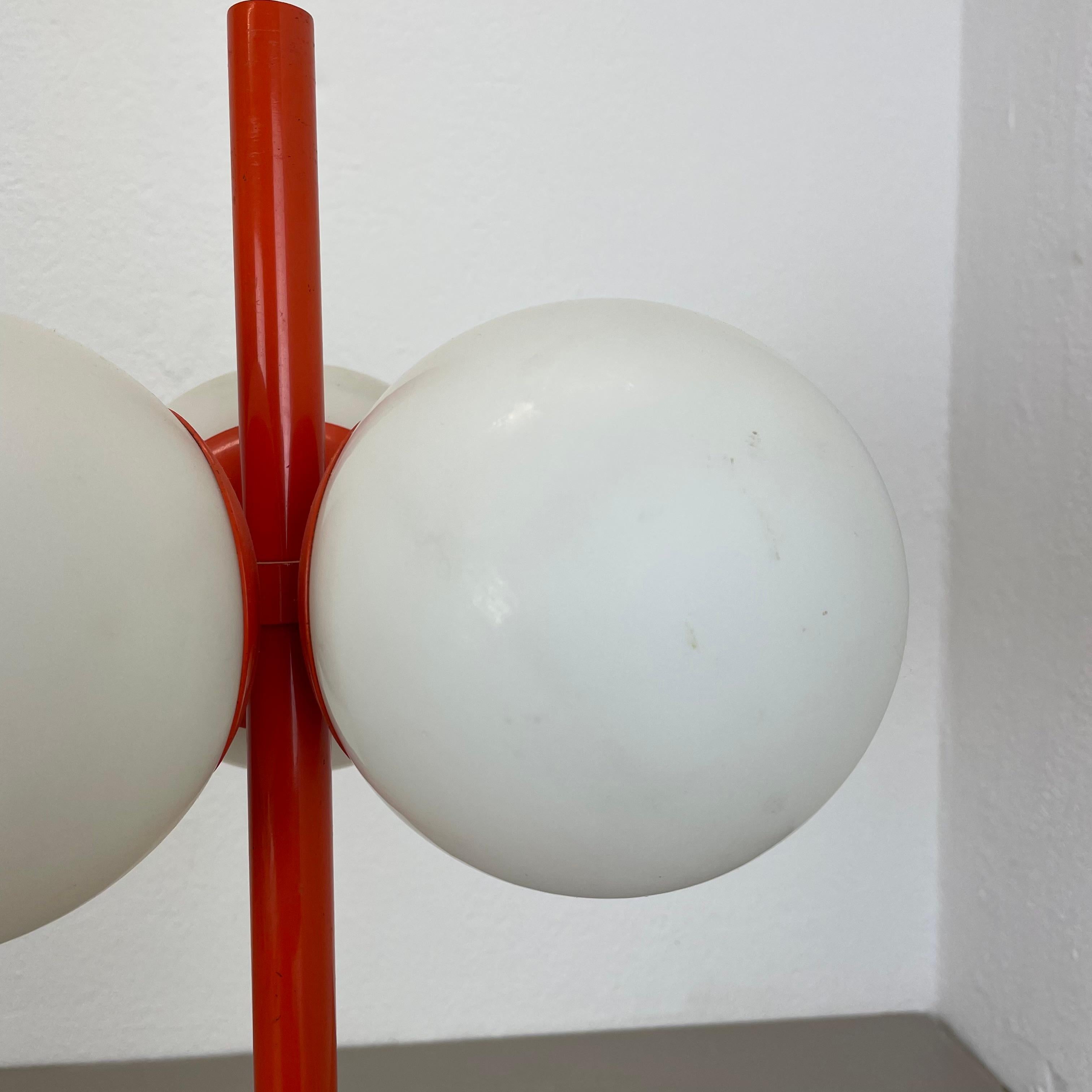 1 de 2 Lámpara de mesa Sputnik naranja modernista Kaiser Leuchten, años 70 Alemania en venta 4