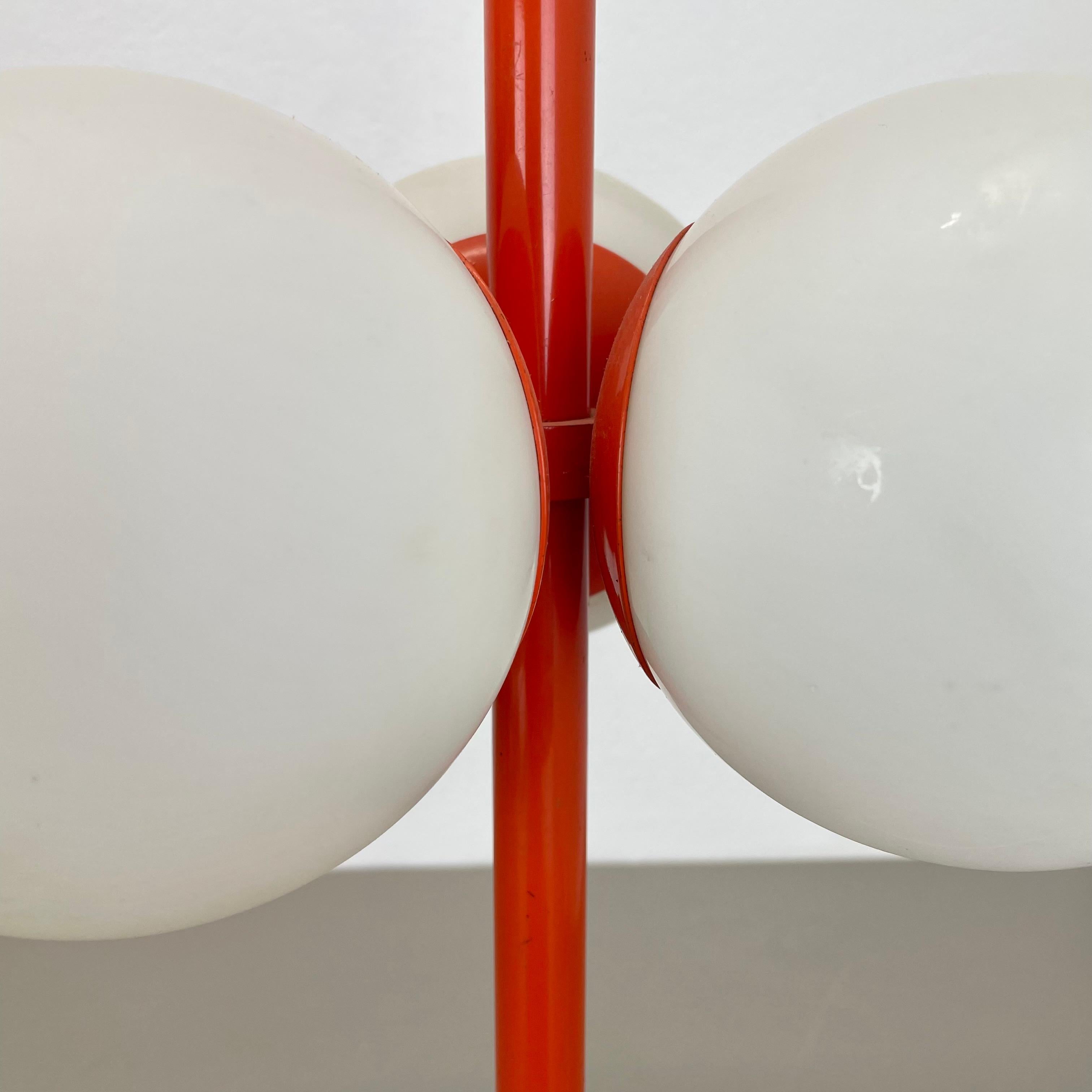 1 de 2 Lámpara de mesa Sputnik naranja modernista Kaiser Leuchten, años 70 Alemania Metal en venta