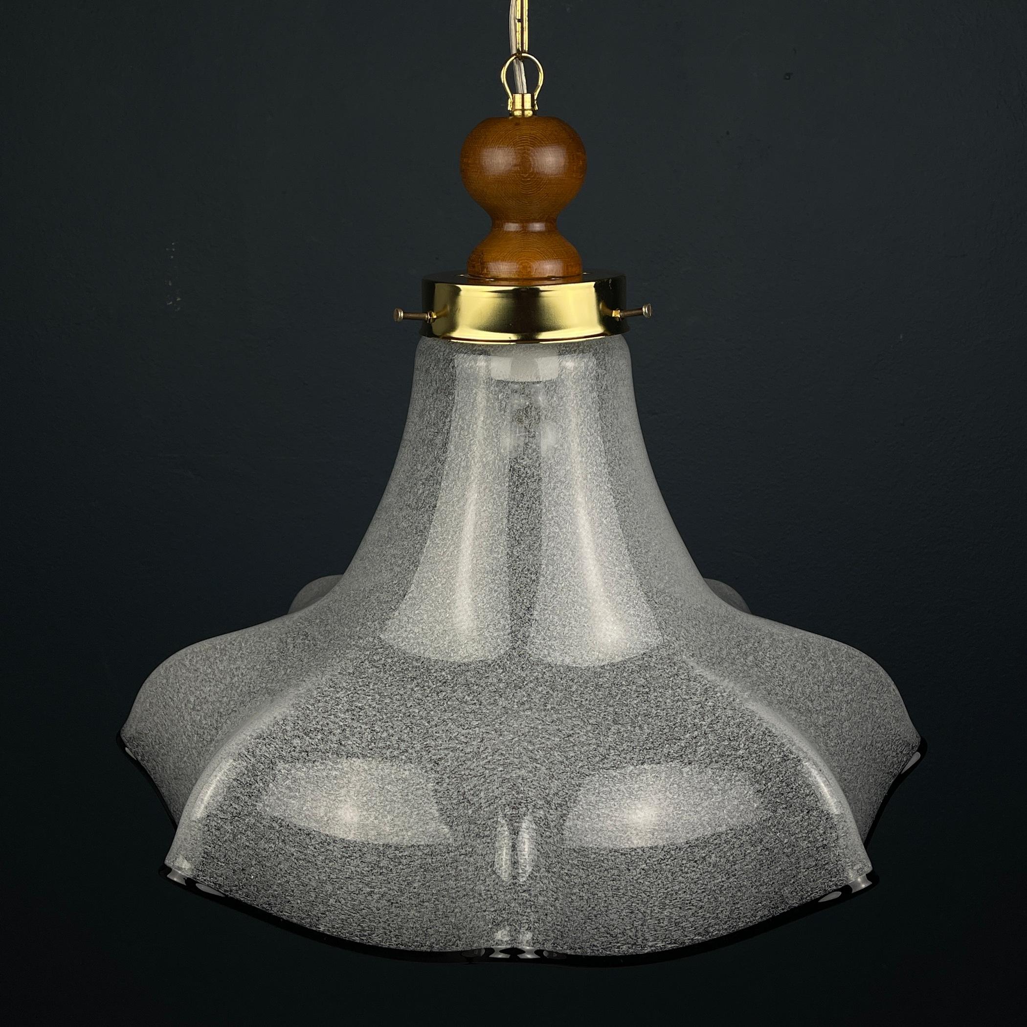 1 des 2 lampes à suspension en verre de Murano Fleur Italie 1970  en vente 2