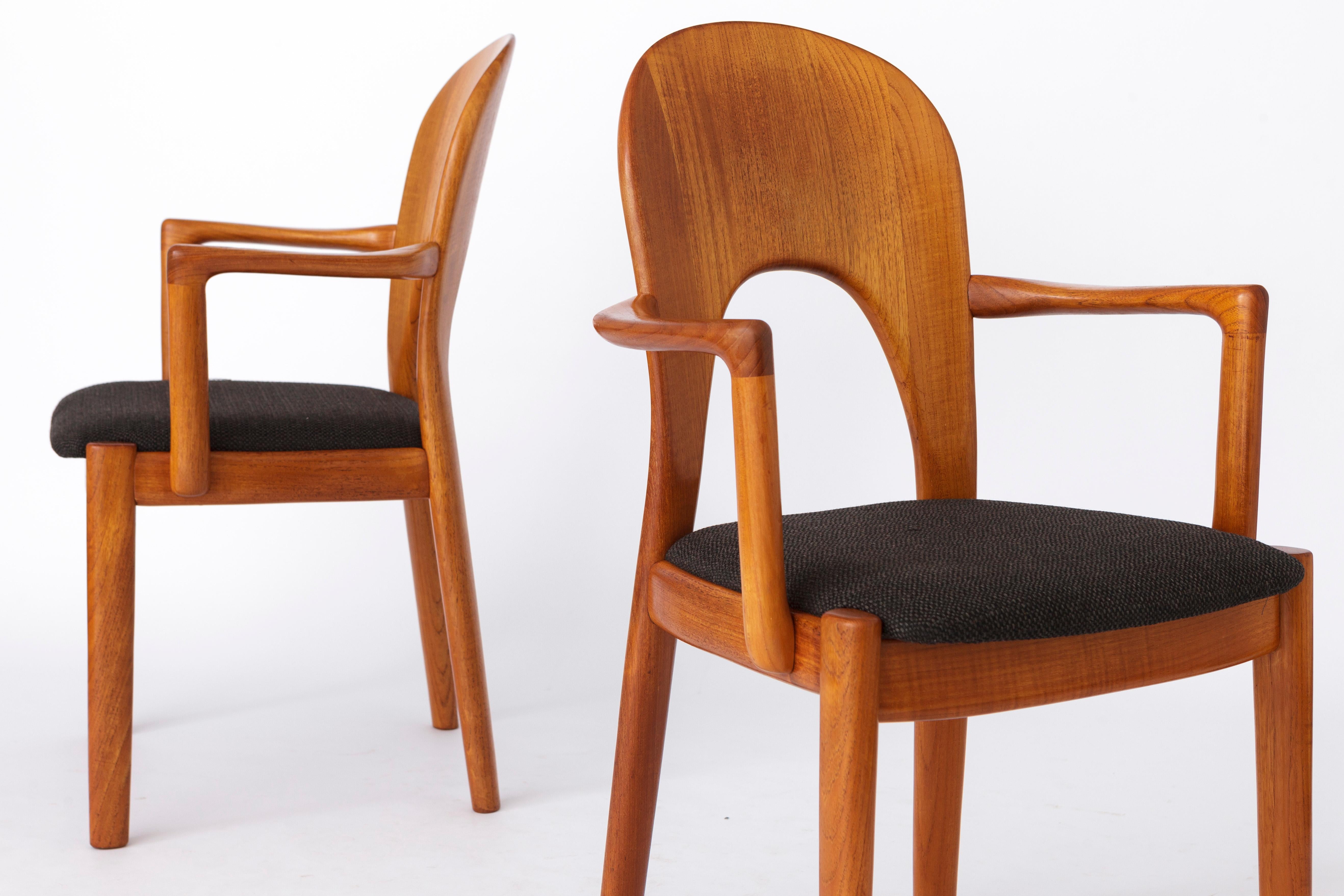 Poltrona di Niels Koefoed, anni '70
È disponibile solo 1 sedia (in origine erano 2).
Riceviamo questo modello regolarmente - inviami un DM se sei interessato a più di una sedia.

Realizzato con una robusta struttura in teak, accuratamente restaurata
