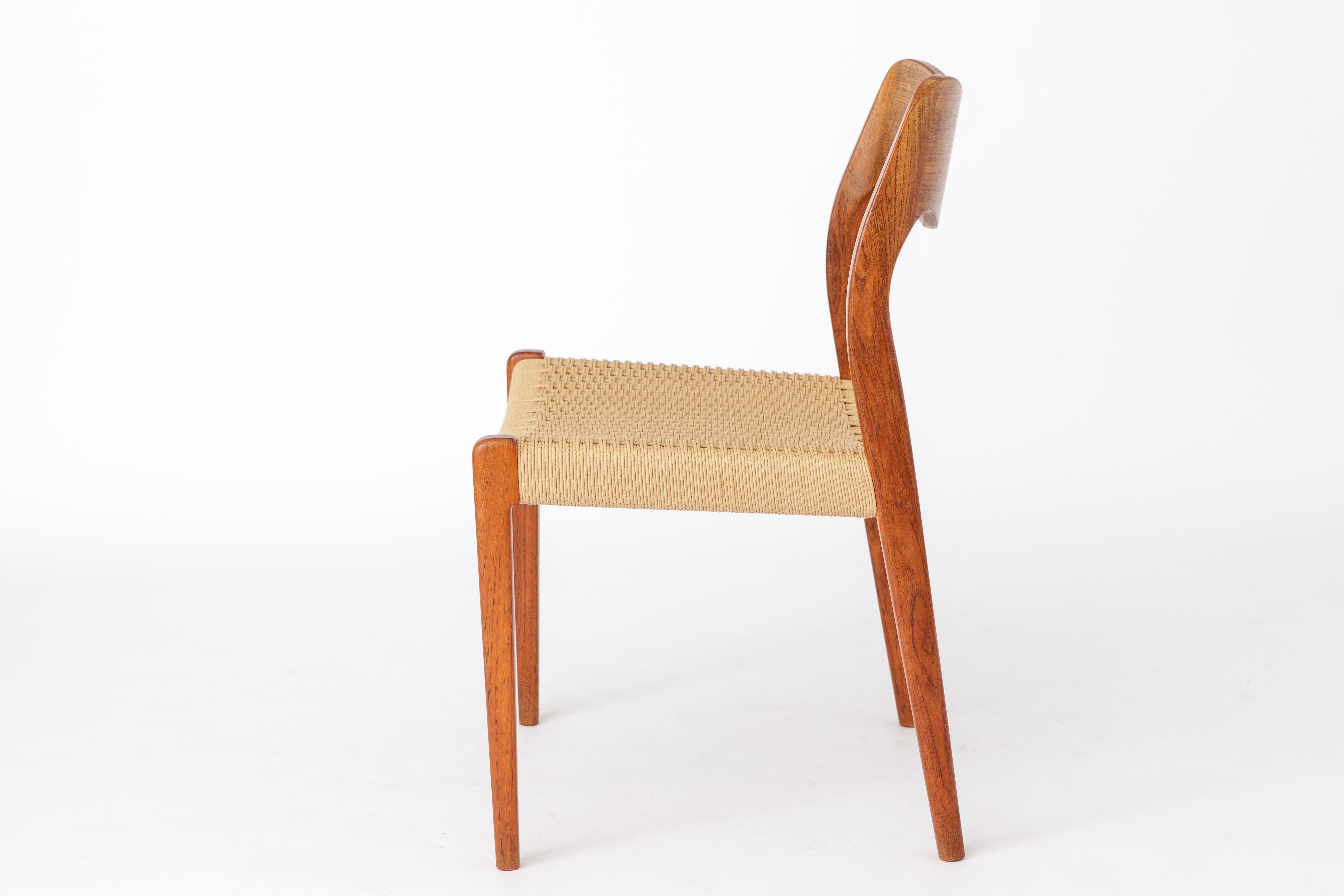 1 von 2 Niels Moller Stühlen Modell 71 1950er Jahre Vintage Teakholz-Stühle  (Dänisch)