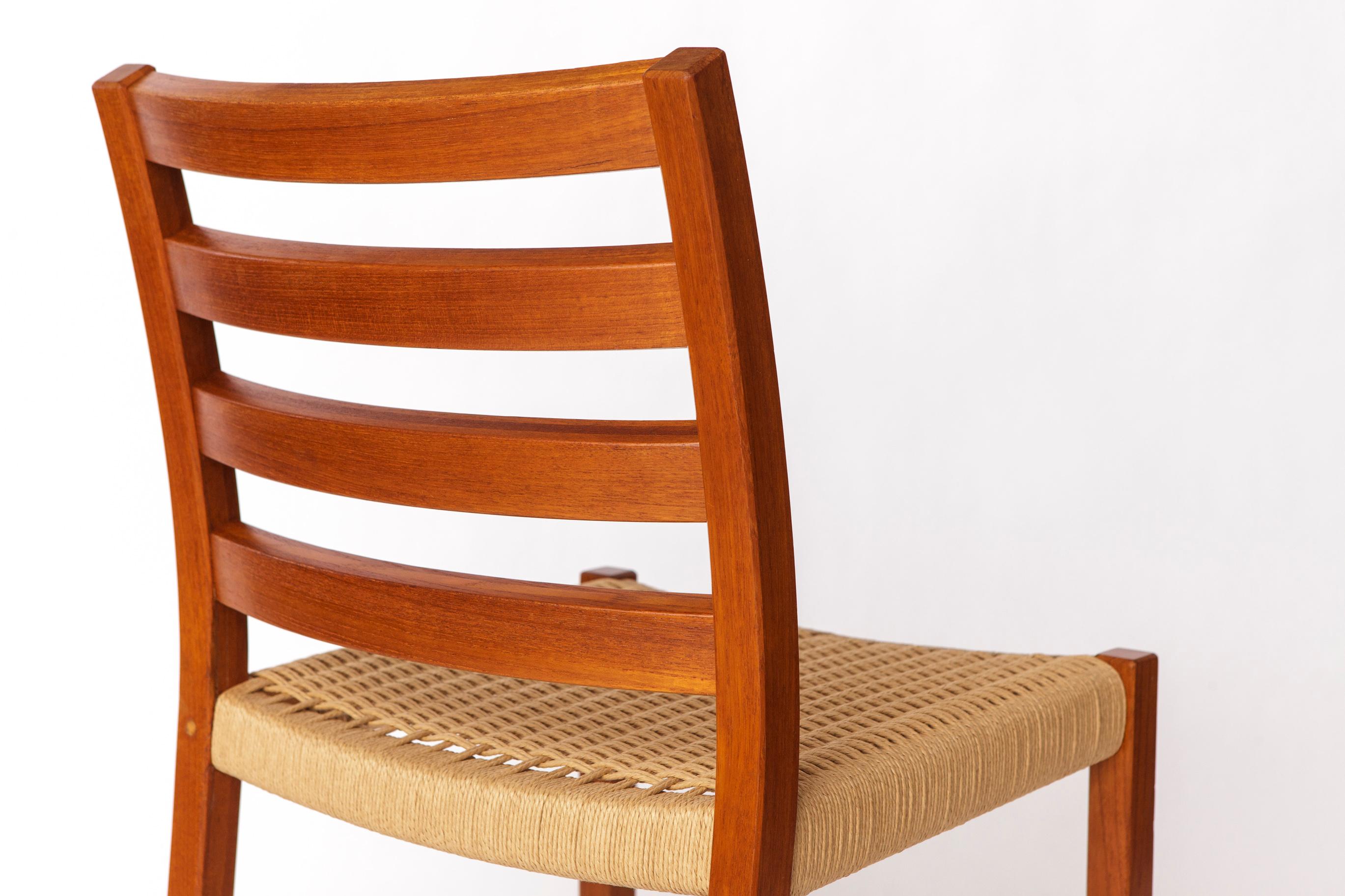 1 of 2 Chaise Niels O. Møller Model 408 Teck Danoise Mid-Century Vintage Dining en vente 2