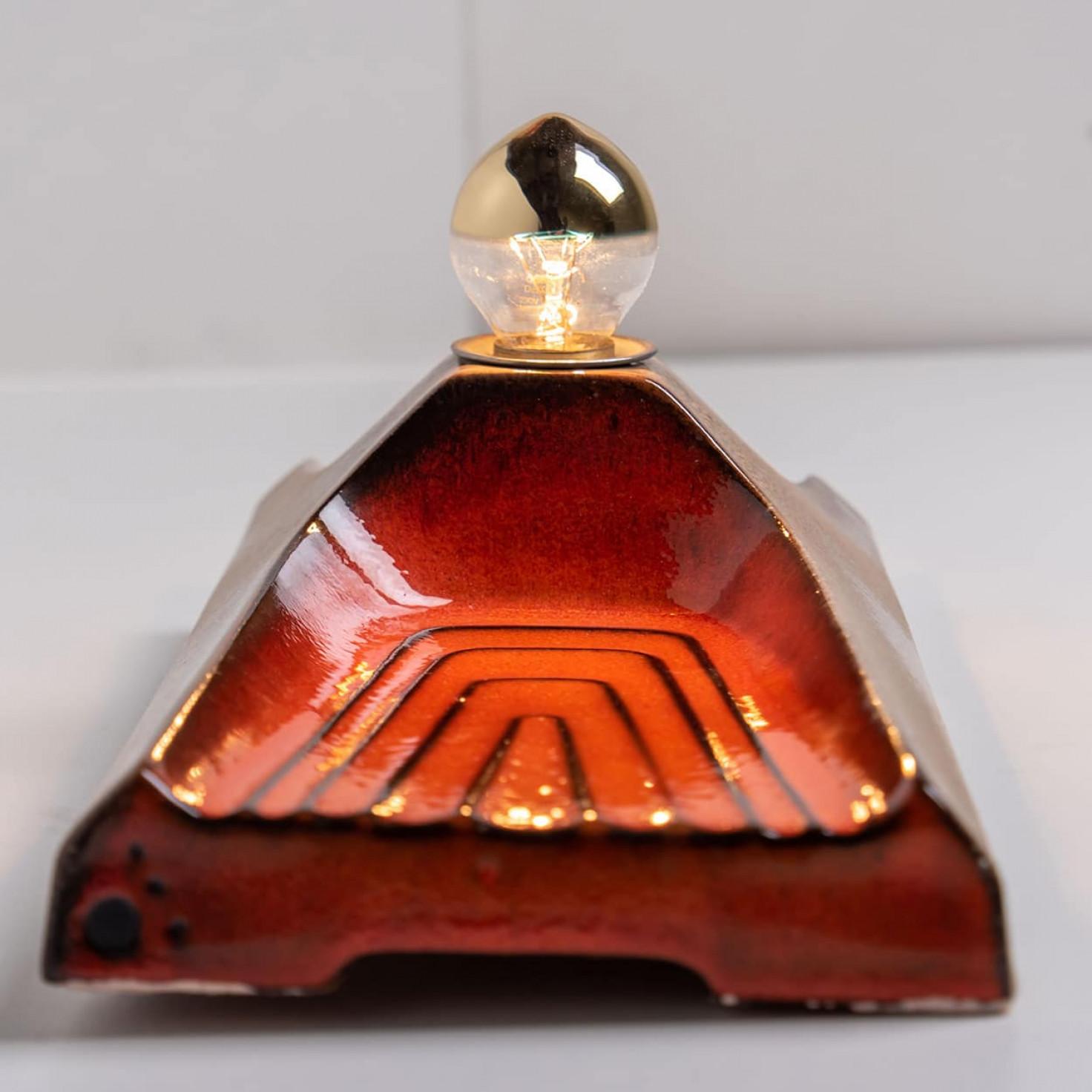 1 di 2 Lampade da parete in ceramica marrone arancione, Germania, 1970 in vendita 2
