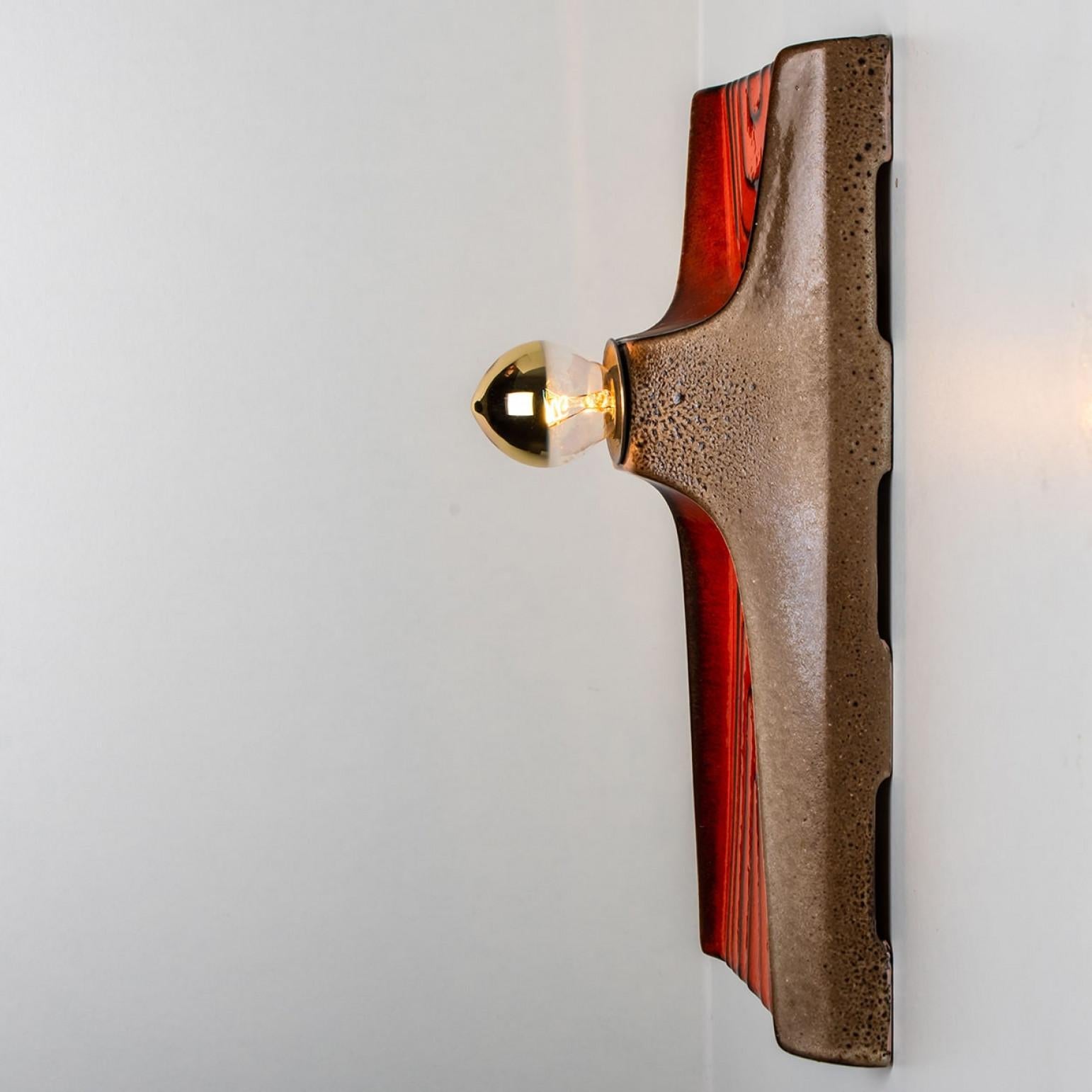1 di 2 Lampade da parete in ceramica marrone arancione, Germania, 1970 In condizioni buone in vendita a Rijssen, NL