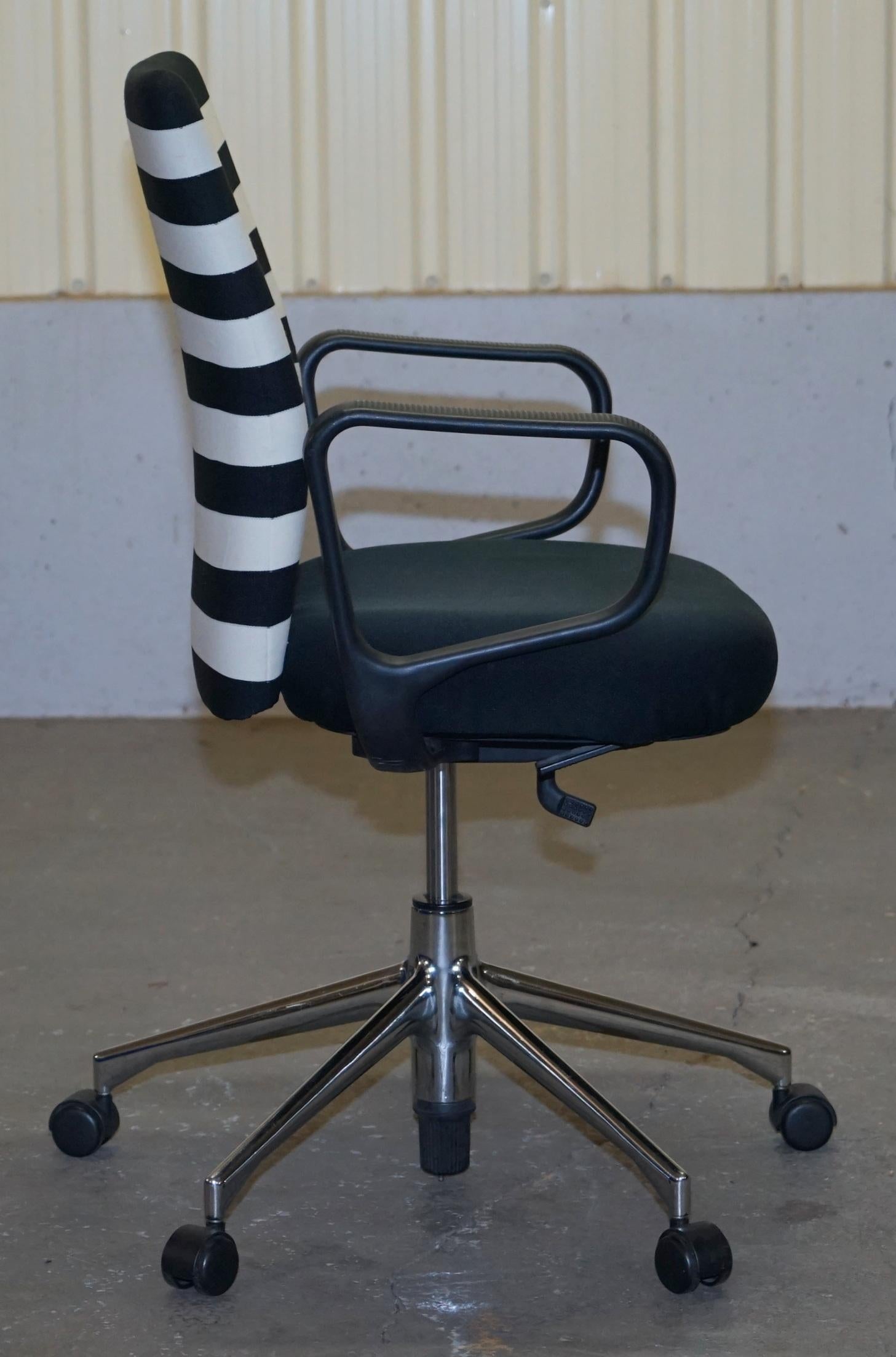 1 of 2 Original Vitra Stamped Ergonomically Approved Office Desk Armchair For Sale 1