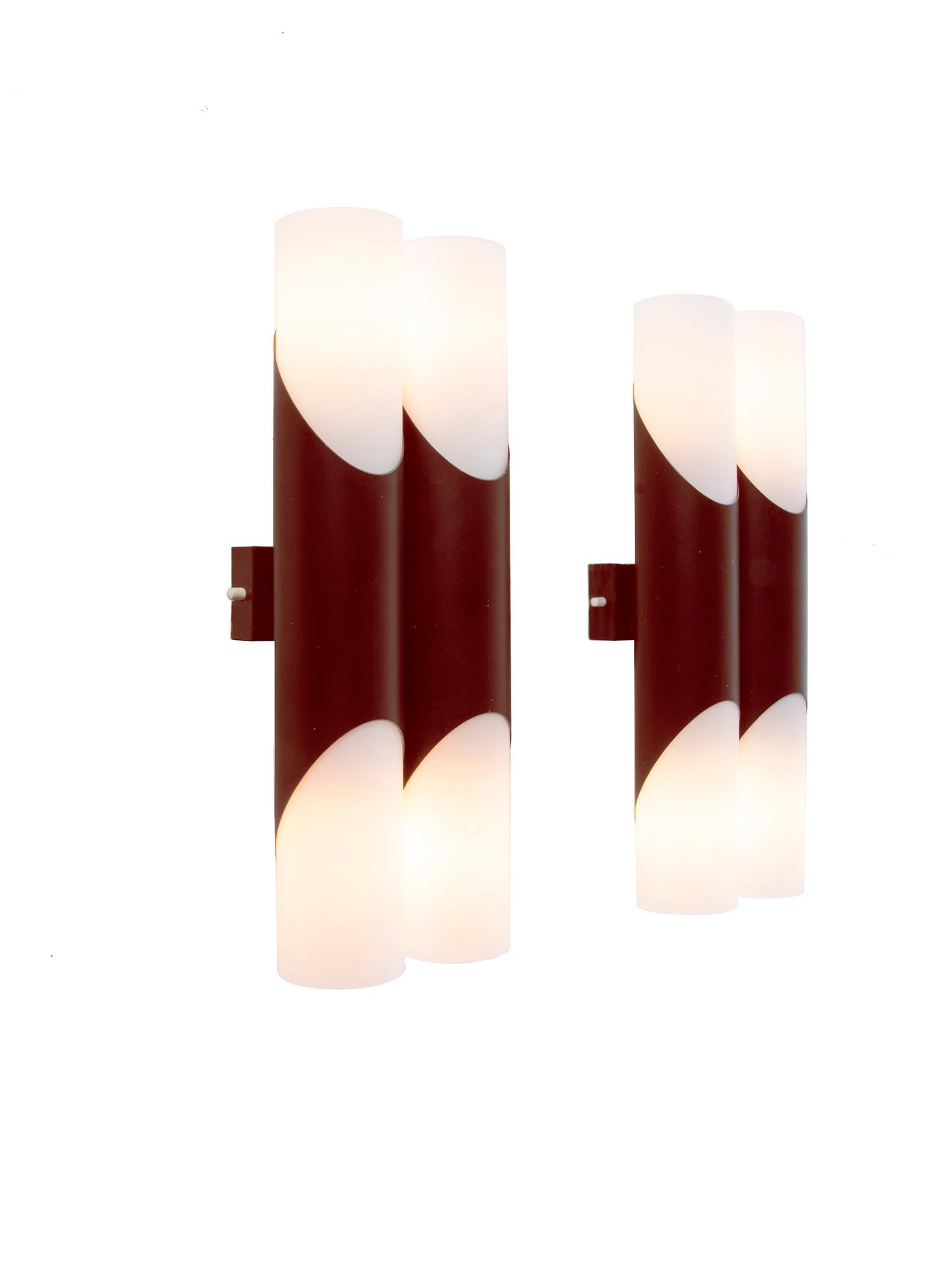 1 'von 2' Paar 1970 Deutschland Neuhaus Doppelglas Wandleuchter Braun & Weiß (Moderne der Mitte des Jahrhunderts) im Angebot