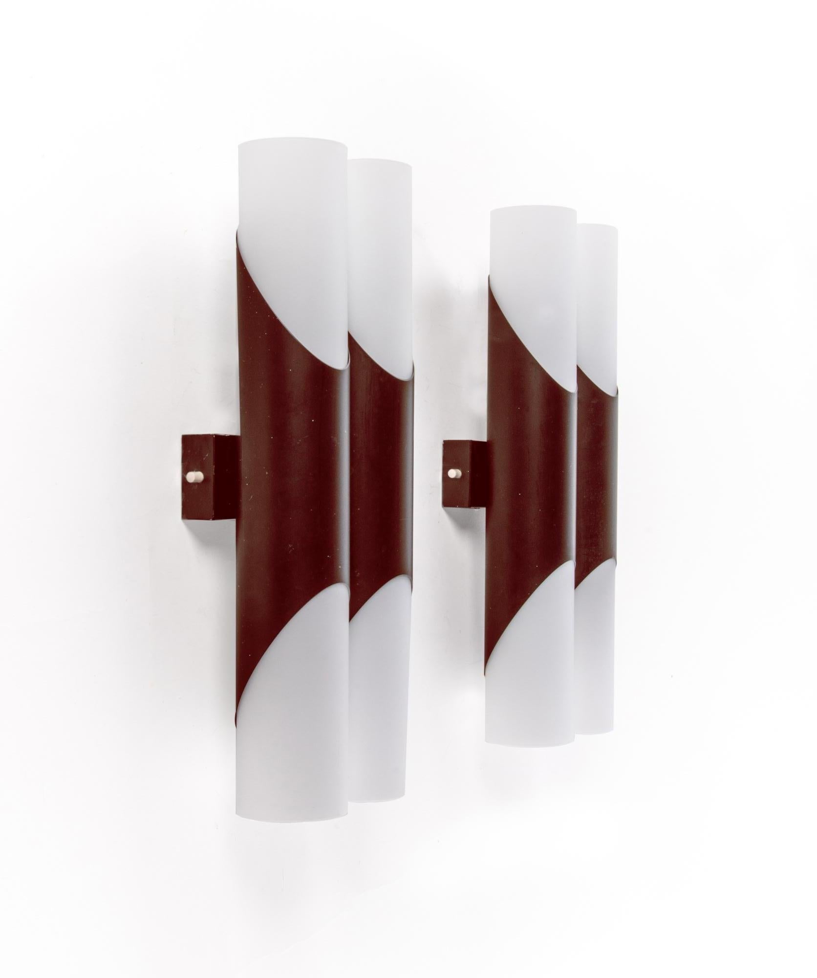 1 'von 2' Paar 1970 Deutschland Neuhaus Doppelglas Wandleuchter Braun & Weiß (20. Jahrhundert) im Angebot