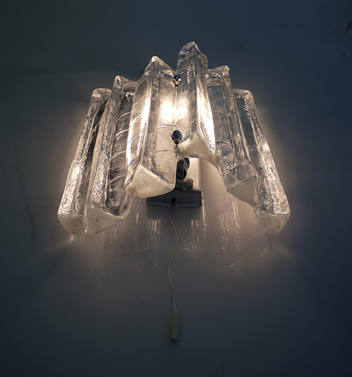 1 'of 2' Paire d'appliques murales Kalmar en verre dépoli et chrome, Autriche, années 1960 en vente 7