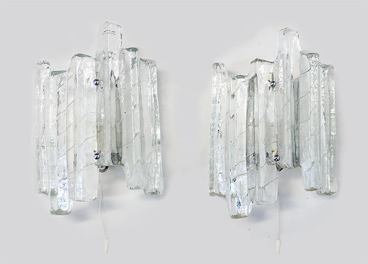 1 'of 2' Paire d'appliques murales Kalmar en verre dépoli et chrome, Autriche, années 1960 en vente 2
