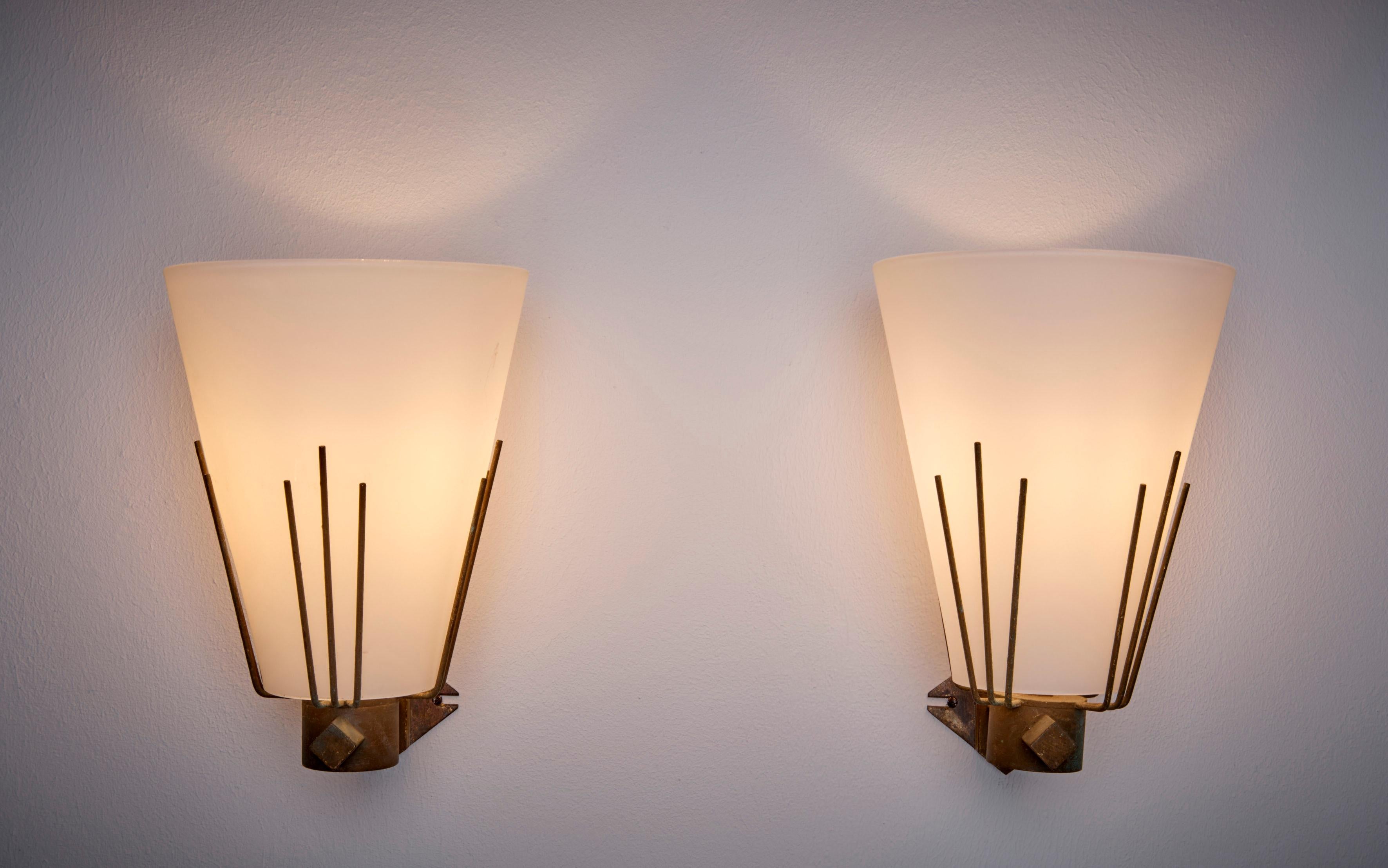 Mid-Century Modern 1 of 2 Pair of Wall Lamps in Glass and Brass