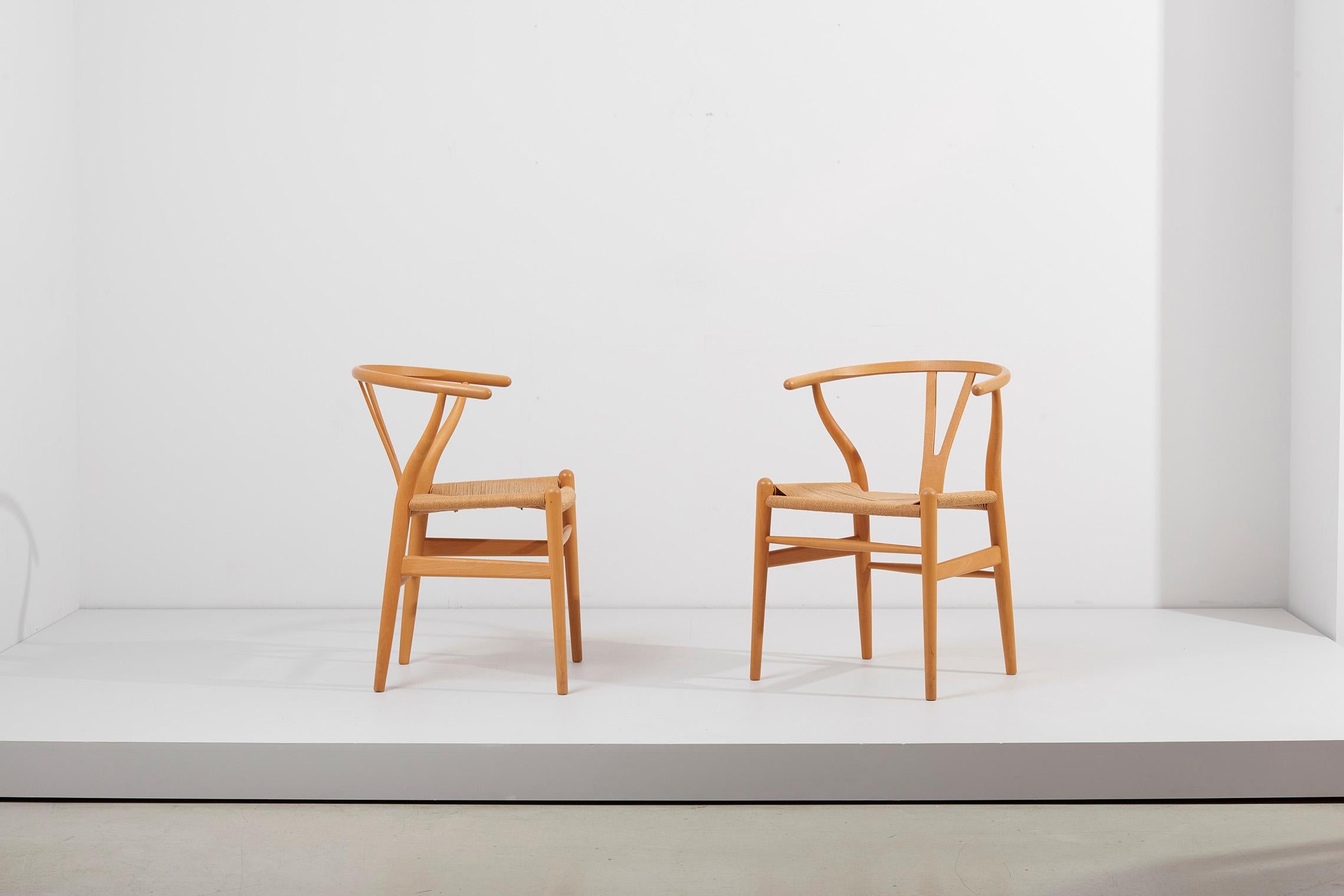 Pair of Hans Wegner Wishbone chair in Beech, Denmark 1960s. The chair is also known as the 