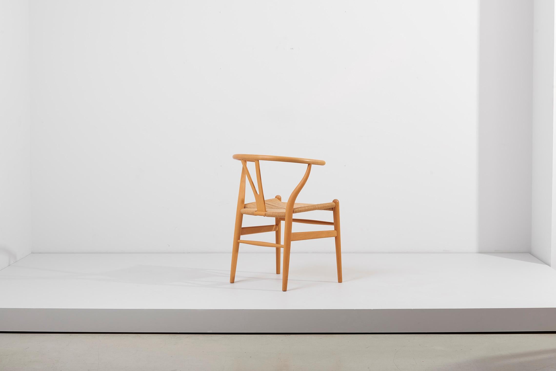1 of 2 Pairs of Hans Wegner Wishbone Chairs, Denmark, 1960s In Excellent Condition In Berlin, DE