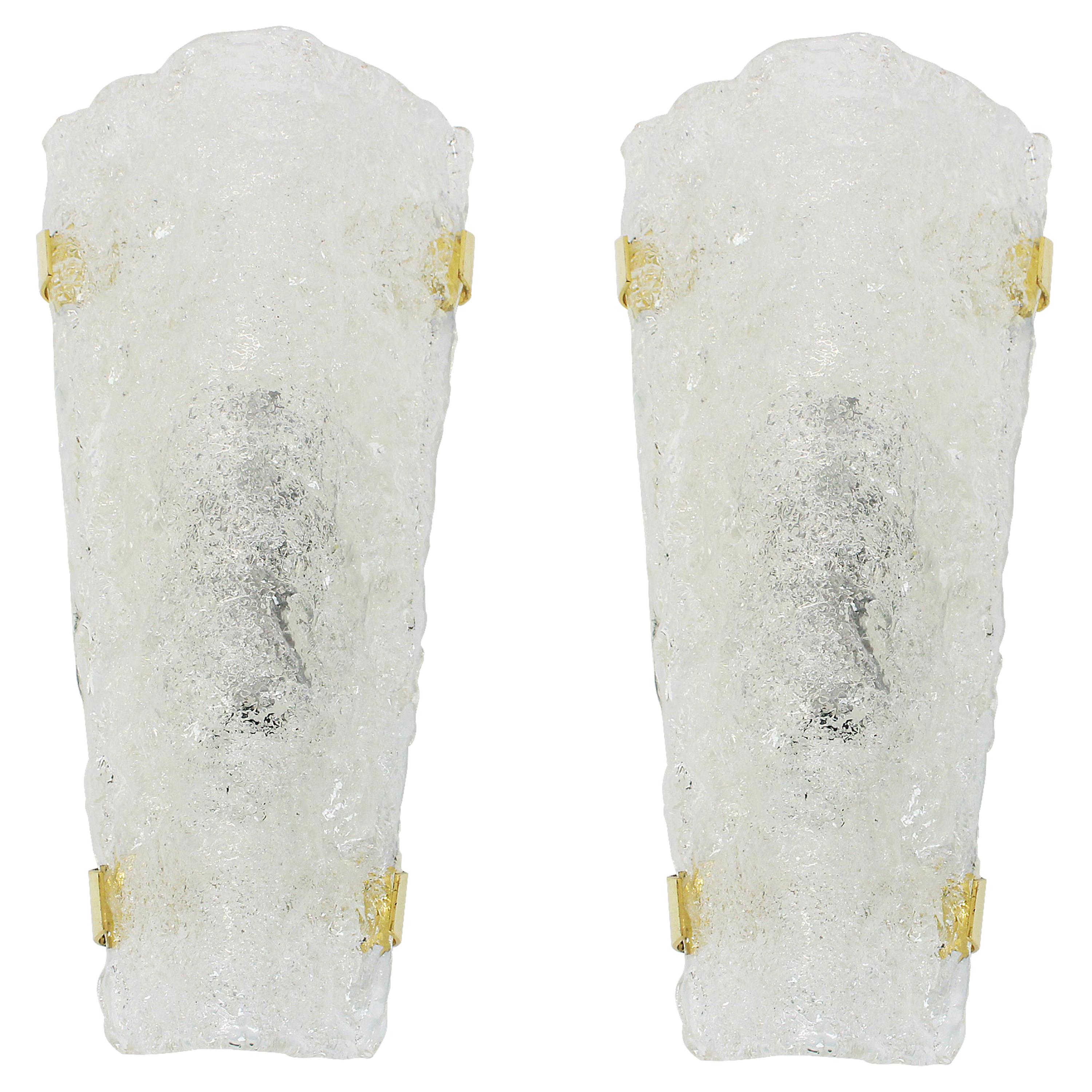 1 des 2 paires de grandes appliques angulaires en verre de glace de Hillebrand, Allemagne, années 1960