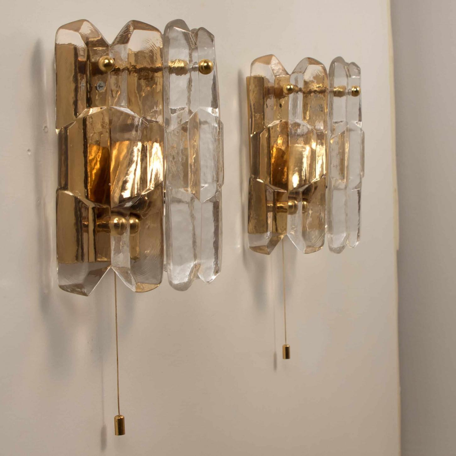 Autrichien 1 des 2 paires de petits J.T. Kalmar 'Palazzo' Lights Lighting Laiton doré en vente
