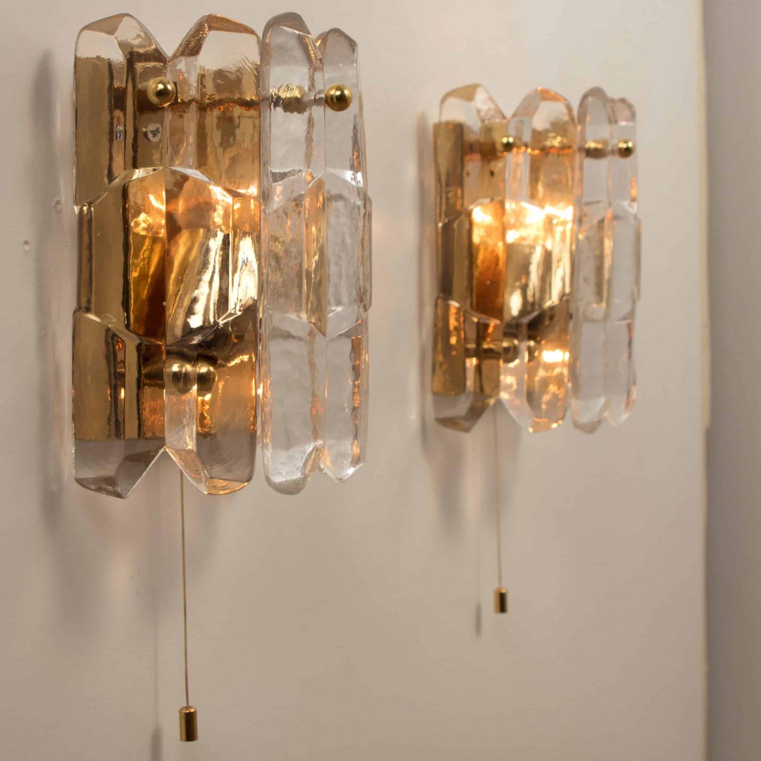 1 of 2 Pairs of Small J.T. Kalmar 'Palazzo' Wall Light Fixtures Gilt Brass en Bueno estado para la venta en Rijssen, NL