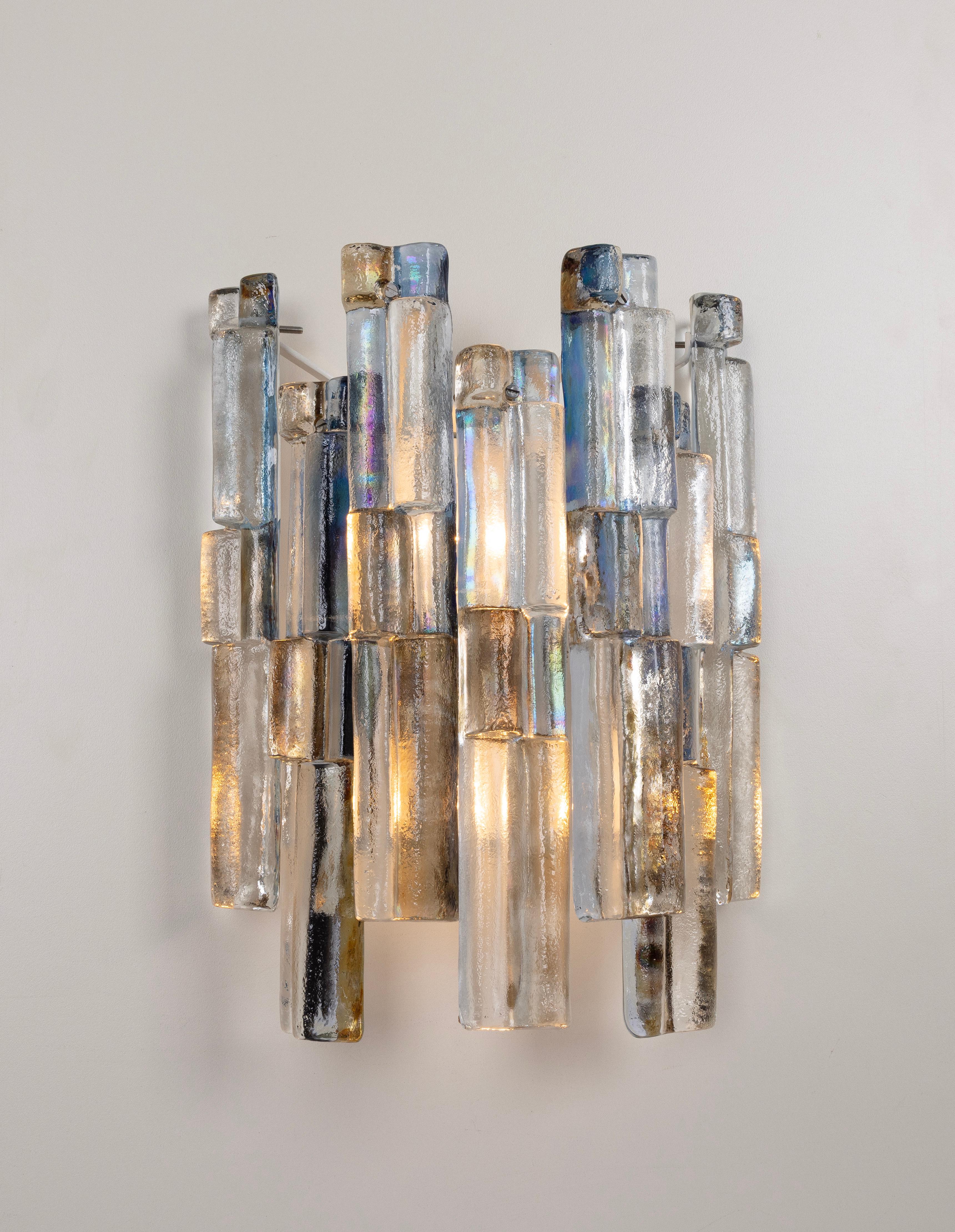 1 di 2 coppie di splendide grandi lampade a parete Kalmar Sconces, Austria, anni '60 in vendita 4