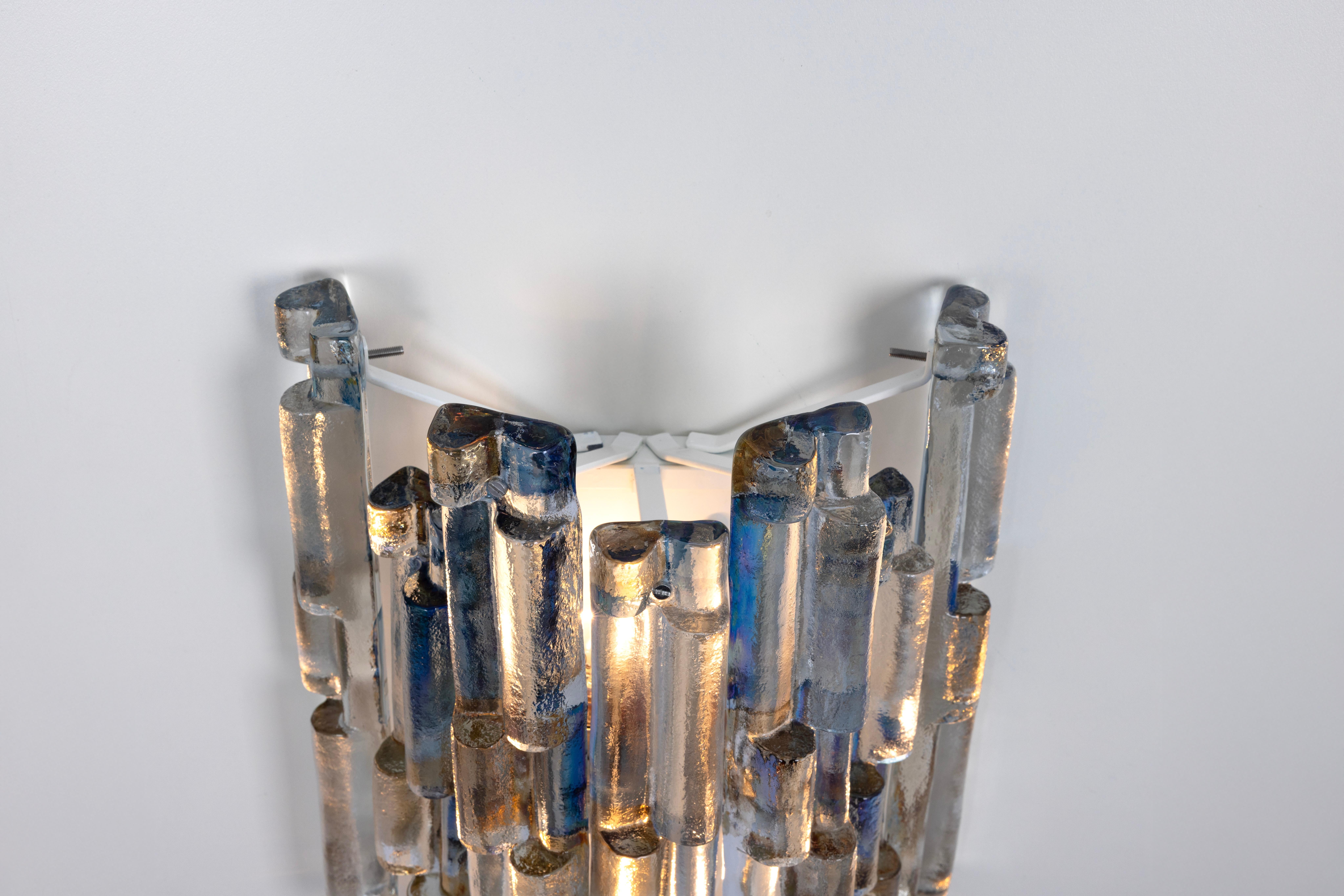 1 di 2 coppie di splendide grandi lampade a parete Kalmar Sconces, Austria, anni '60 in vendita 6