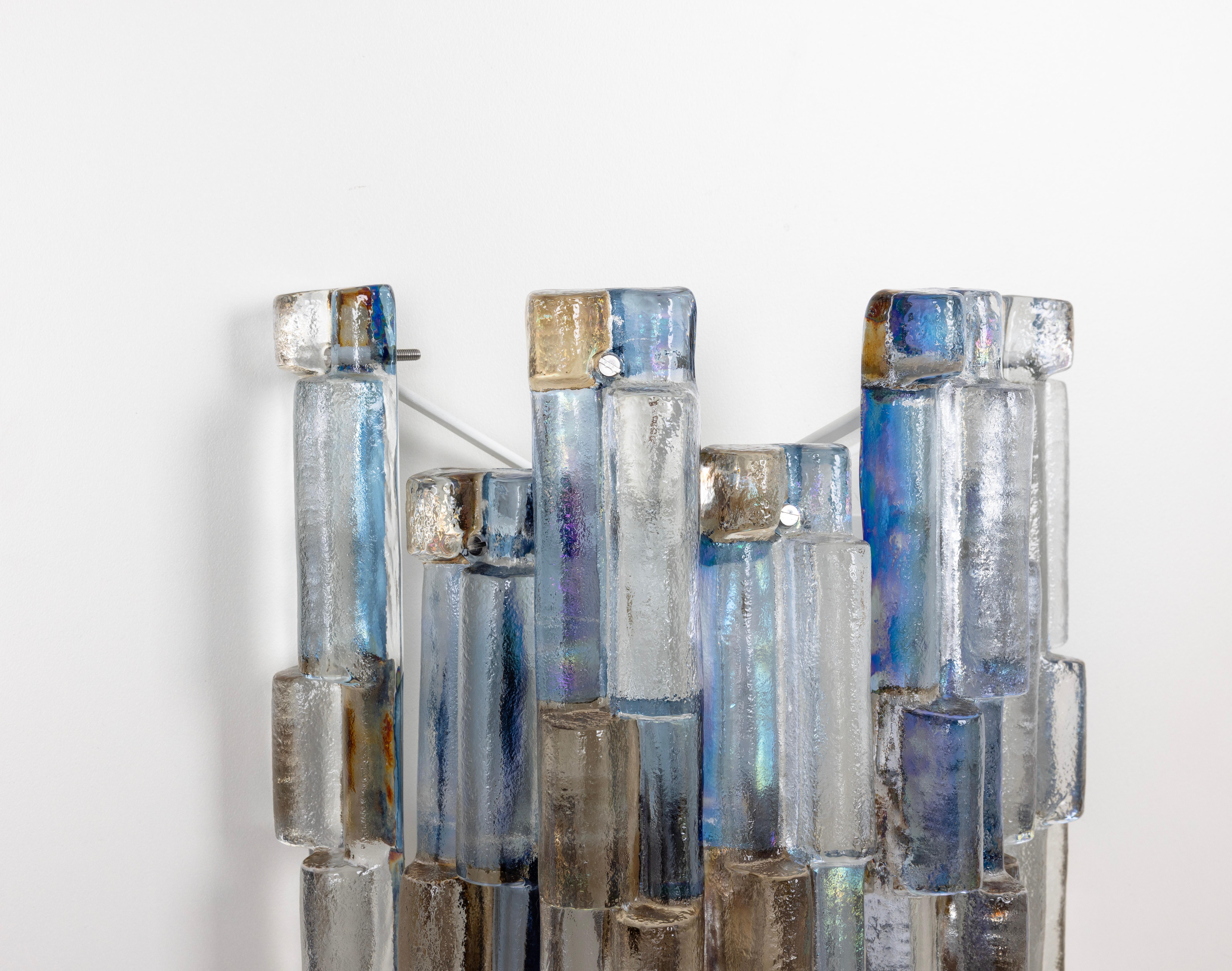 Fine XX secolo 1 di 2 coppie di splendide grandi lampade a parete Kalmar Sconces, Austria, anni '60 in vendita