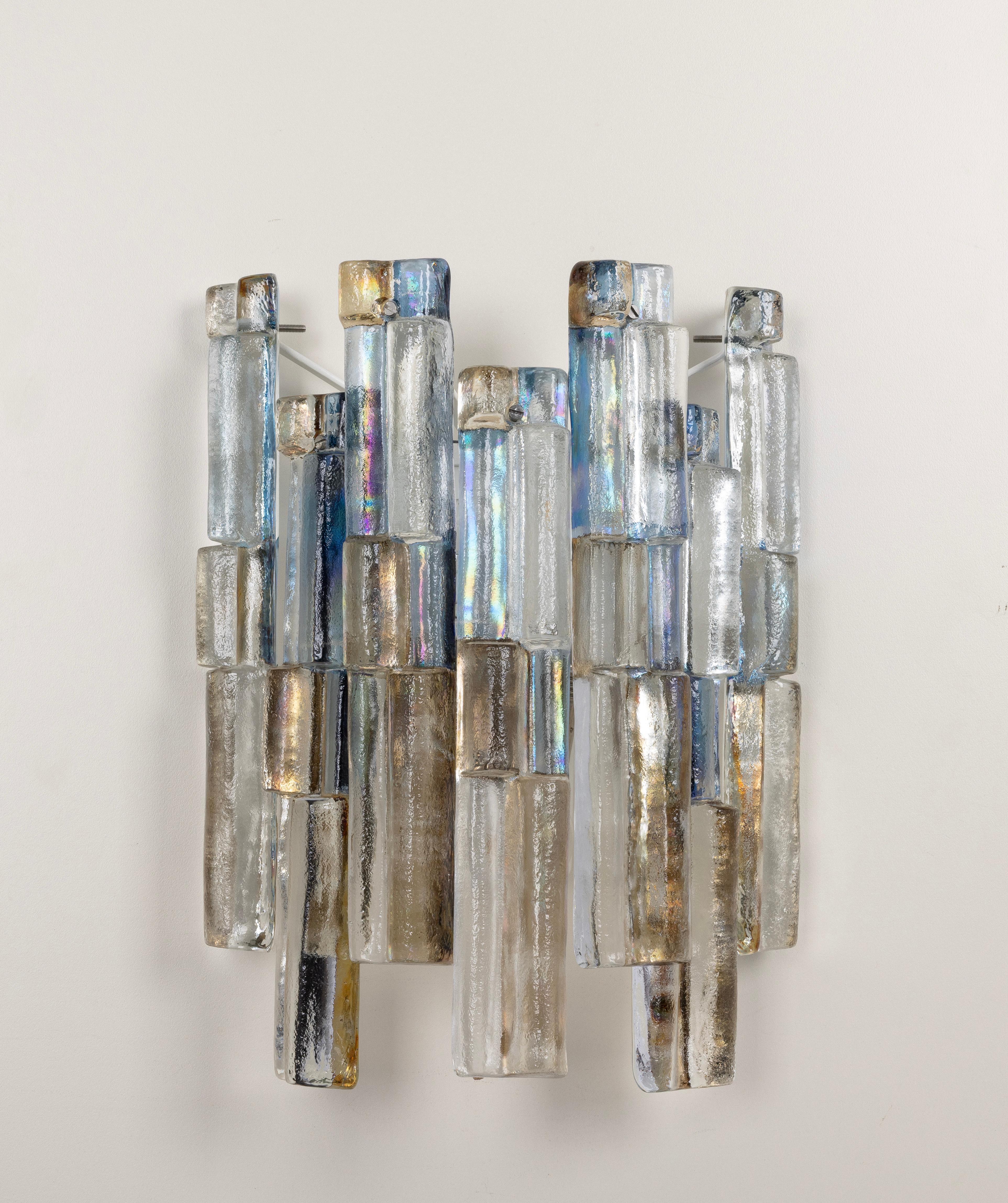 Metallo 1 di 2 coppie di splendide grandi lampade a parete Kalmar Sconces, Austria, anni '60 in vendita