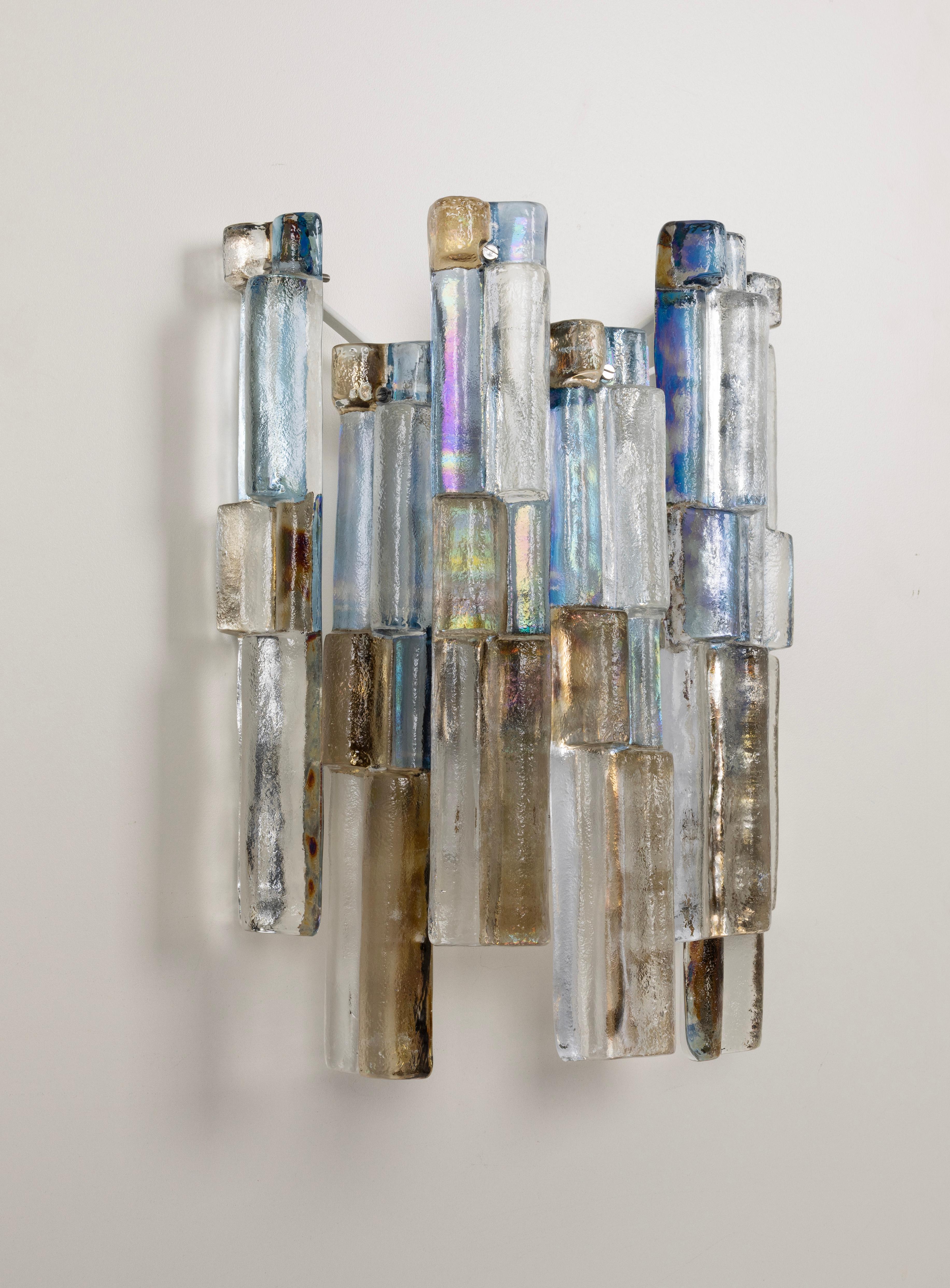 1 di 2 coppie di splendide grandi lampade a parete Kalmar Sconces, Austria, anni '60 in vendita 1