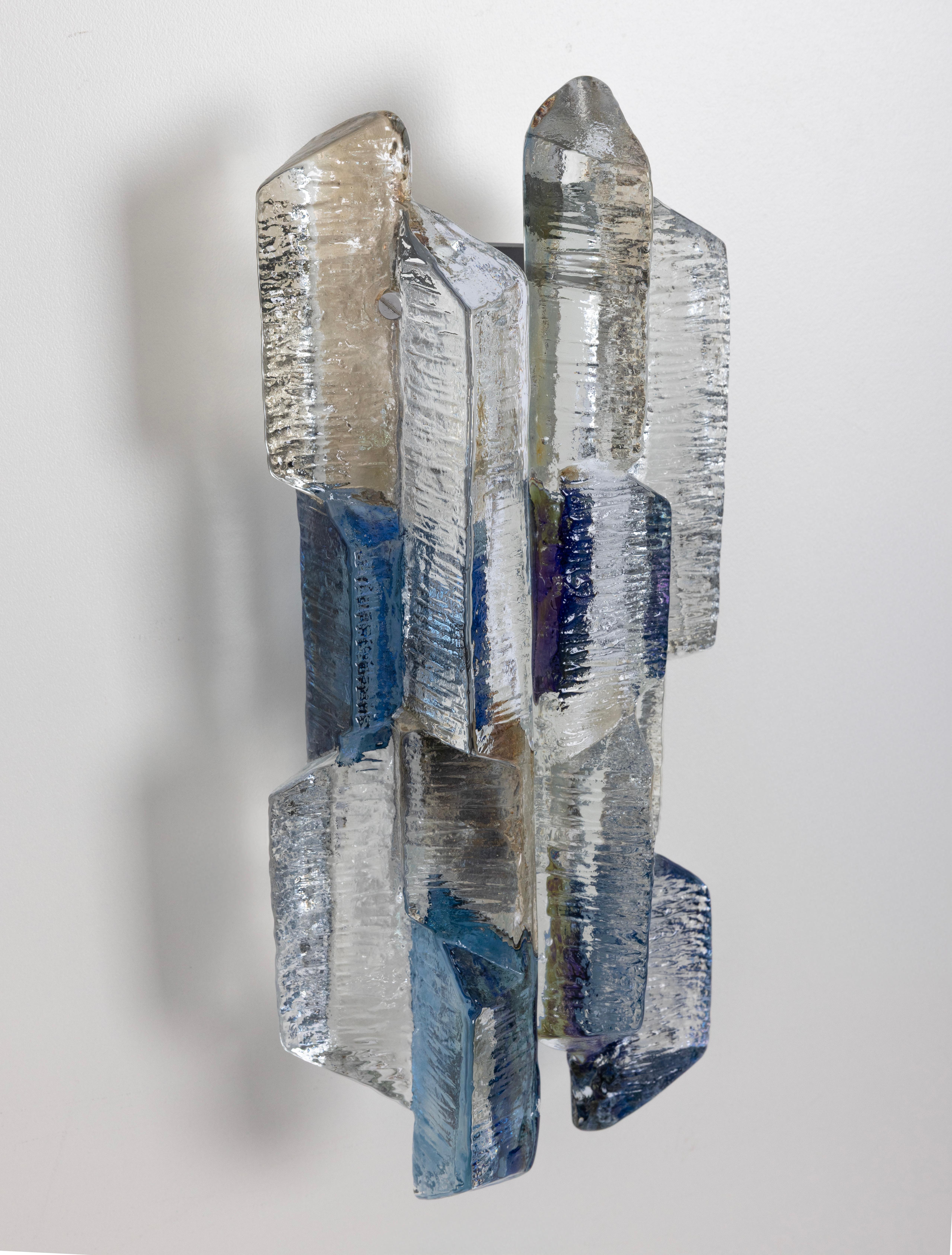 Fine XX secolo 1 di 2 coppie di splendide grandi lampade a parete Kalmar Sconces, Austria, anni '70 in vendita