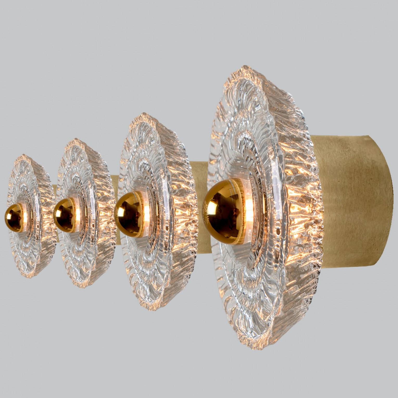 1 de 2 paires d'appliques/appliques rondes en verre doré par Peill & Putzler, 1970 en vente 4