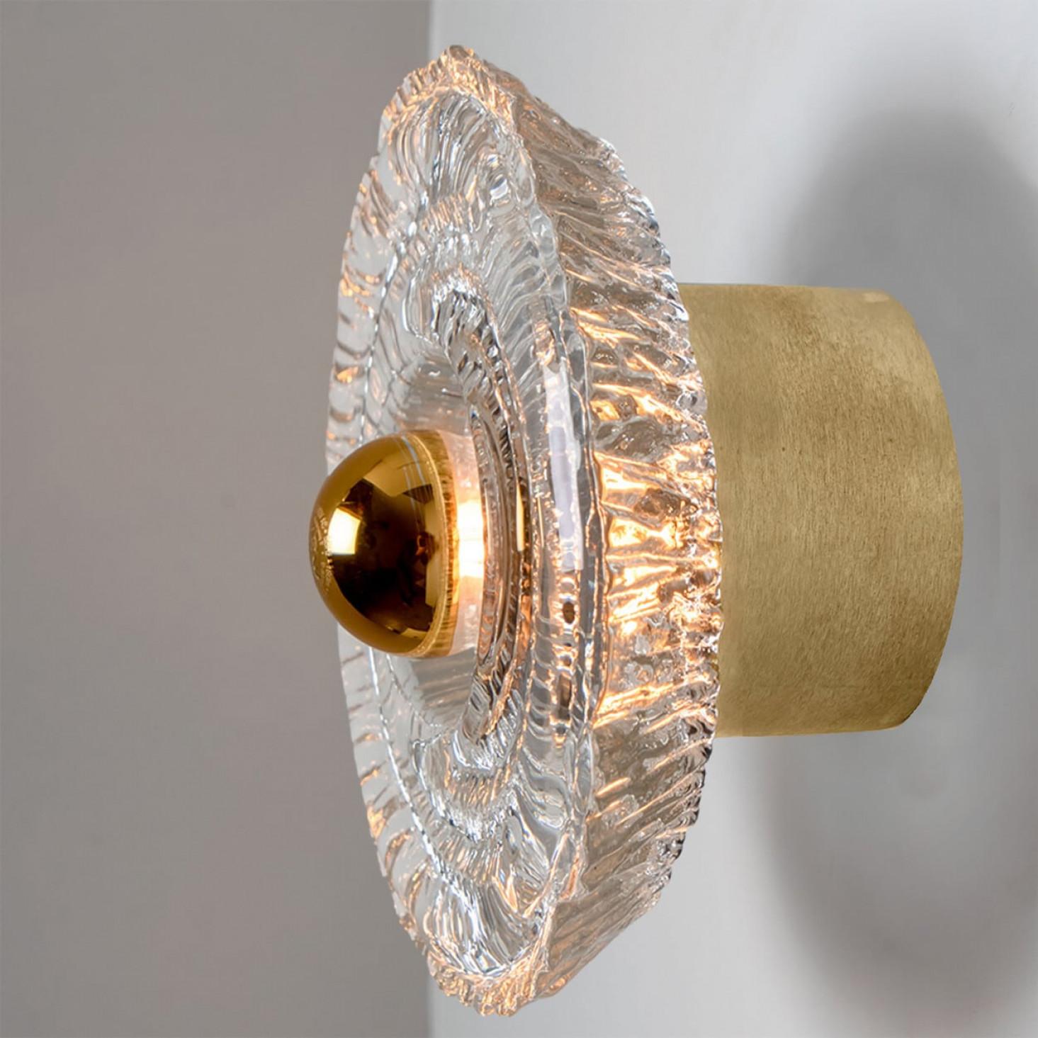 1 of 2 Pairs Round Gold Glass Wall Lights/Flush mounts by Peill Putzler, 1970 In Good Condition For Sale In Rijssen, NL