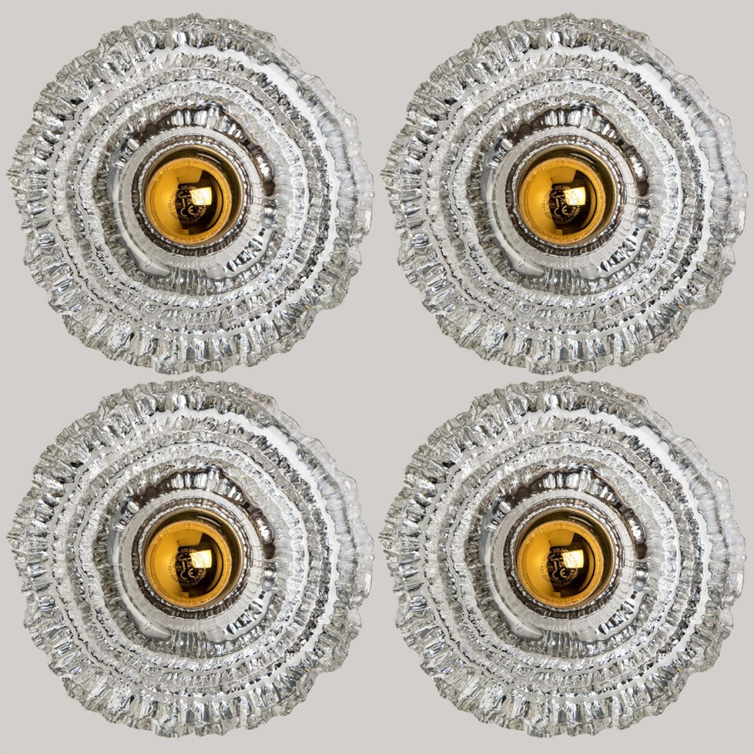 1 de 2 paires d'appliques/appliques rondes en verre doré par Peill & Putzler, 1970 en vente 1