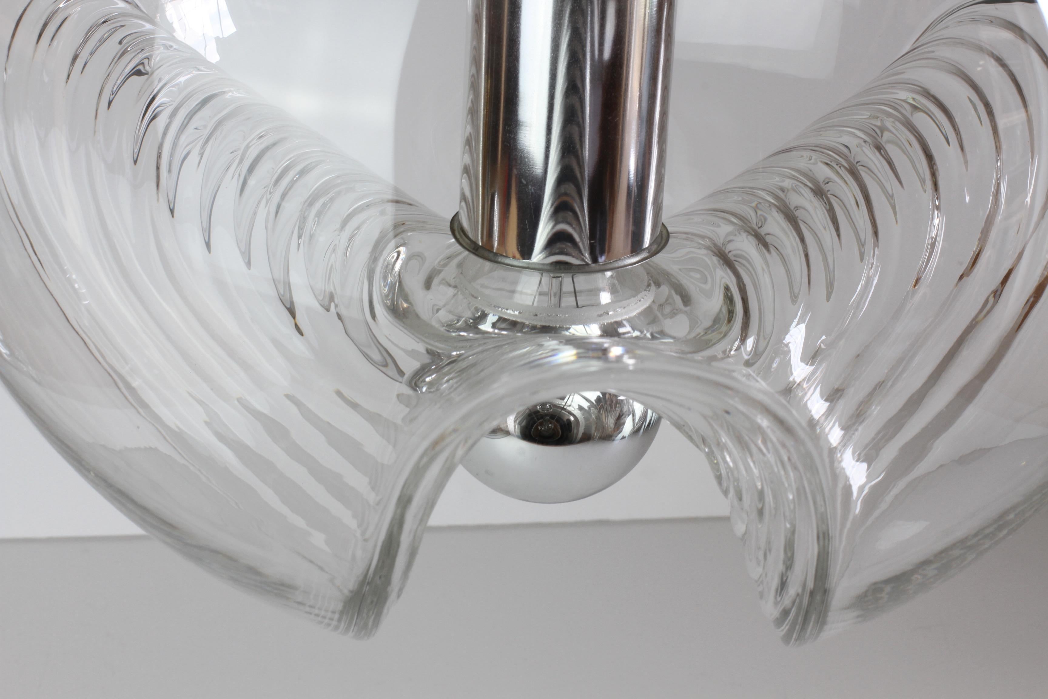 1 di 2 Peill & Putzler degli anni '70: grandi lampade a sospensione biomorfe in vetro e cromo in vendita 2