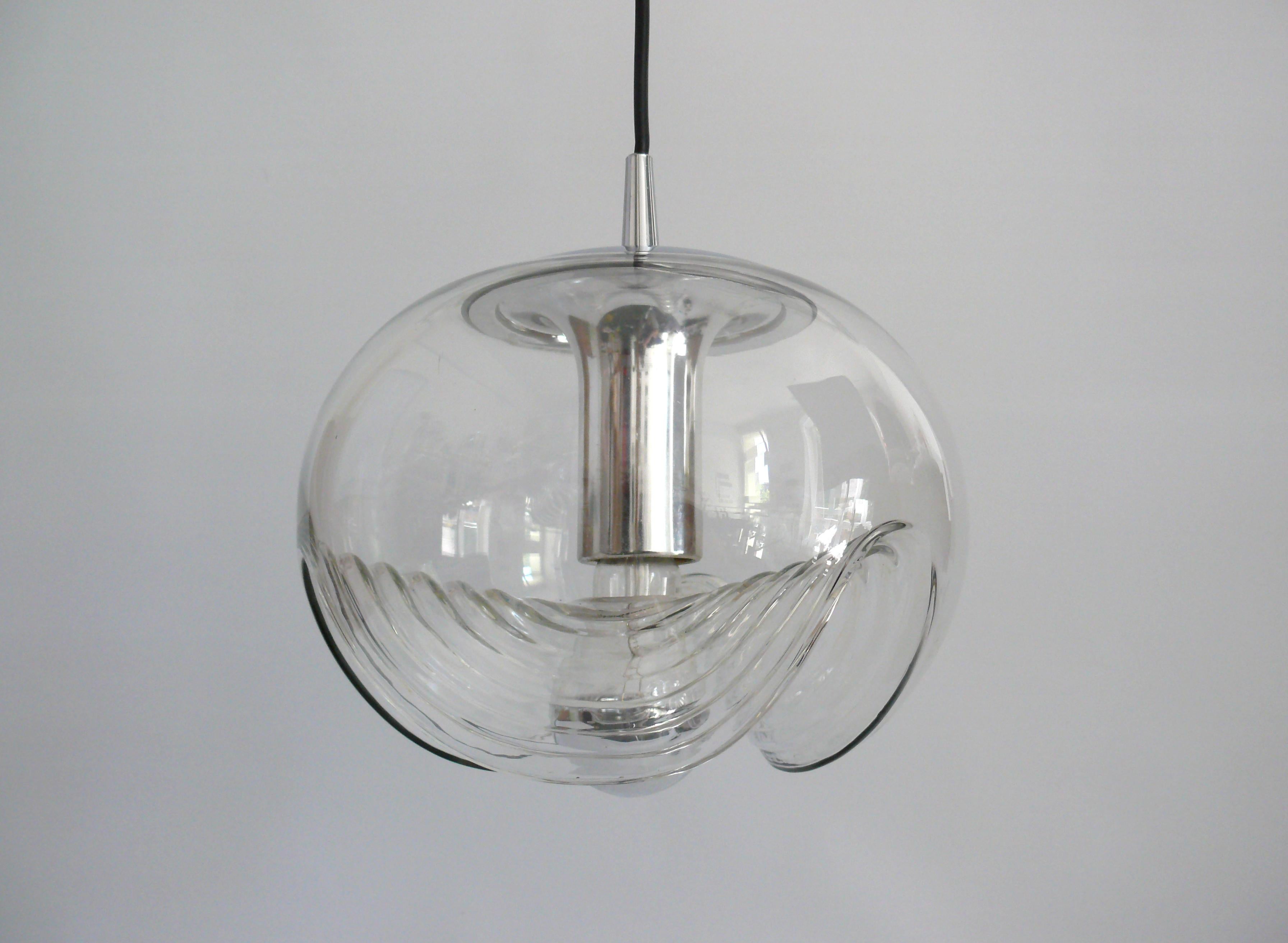 Peill & Putzler Wave pendant light: Very well-preserved pendant light from the 1970s. This lamp is the small version with a shade diameter of 27 cm. This classic was designed by Koch & Lowy for Peill & Putzler in Düren and won the 1975 IF Design