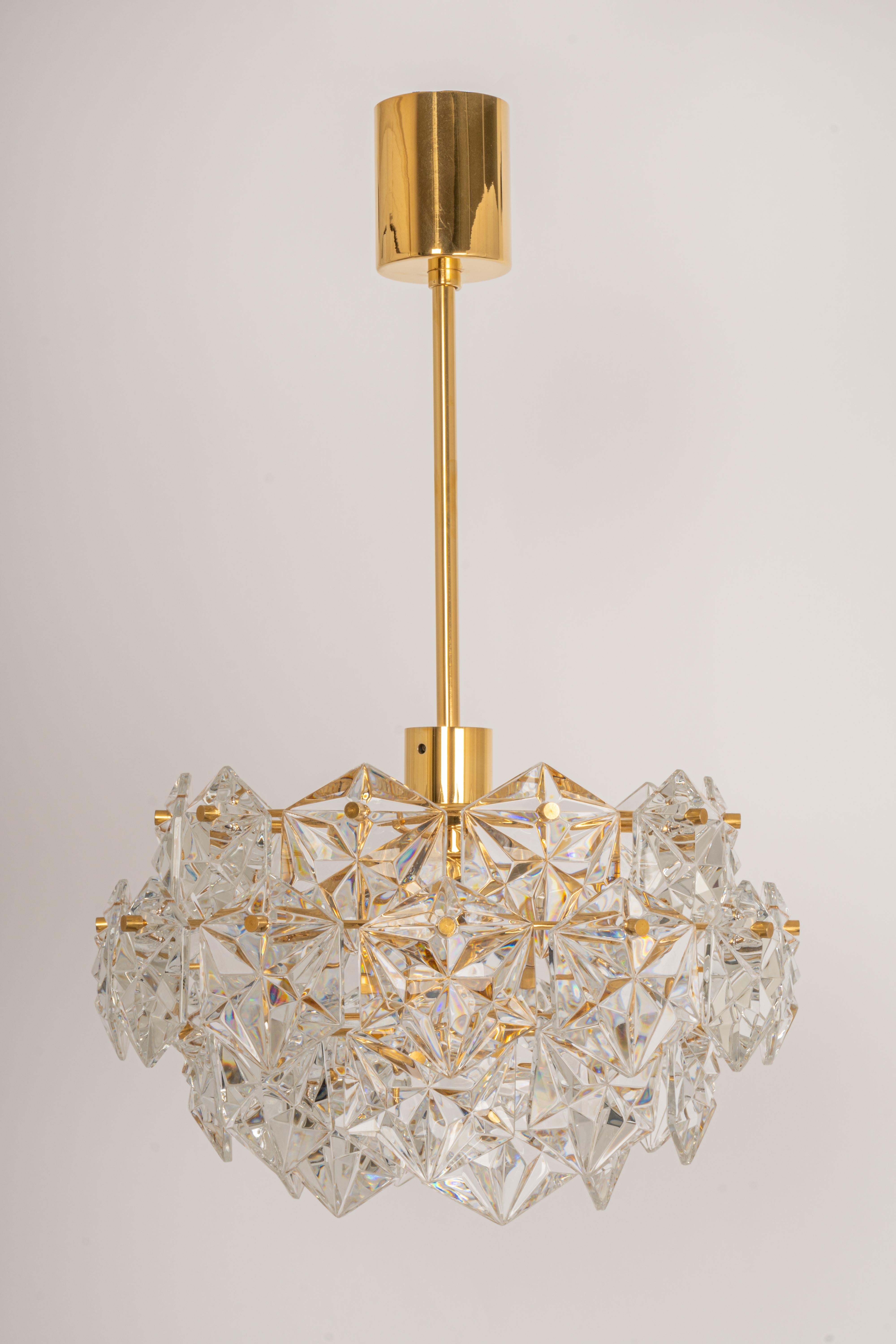 1 of 2 Petite Chandeliers, Brass and Crystal Glass by Kinkeldey, Germany, 1970s In Good Condition For Sale In Aachen, NRW