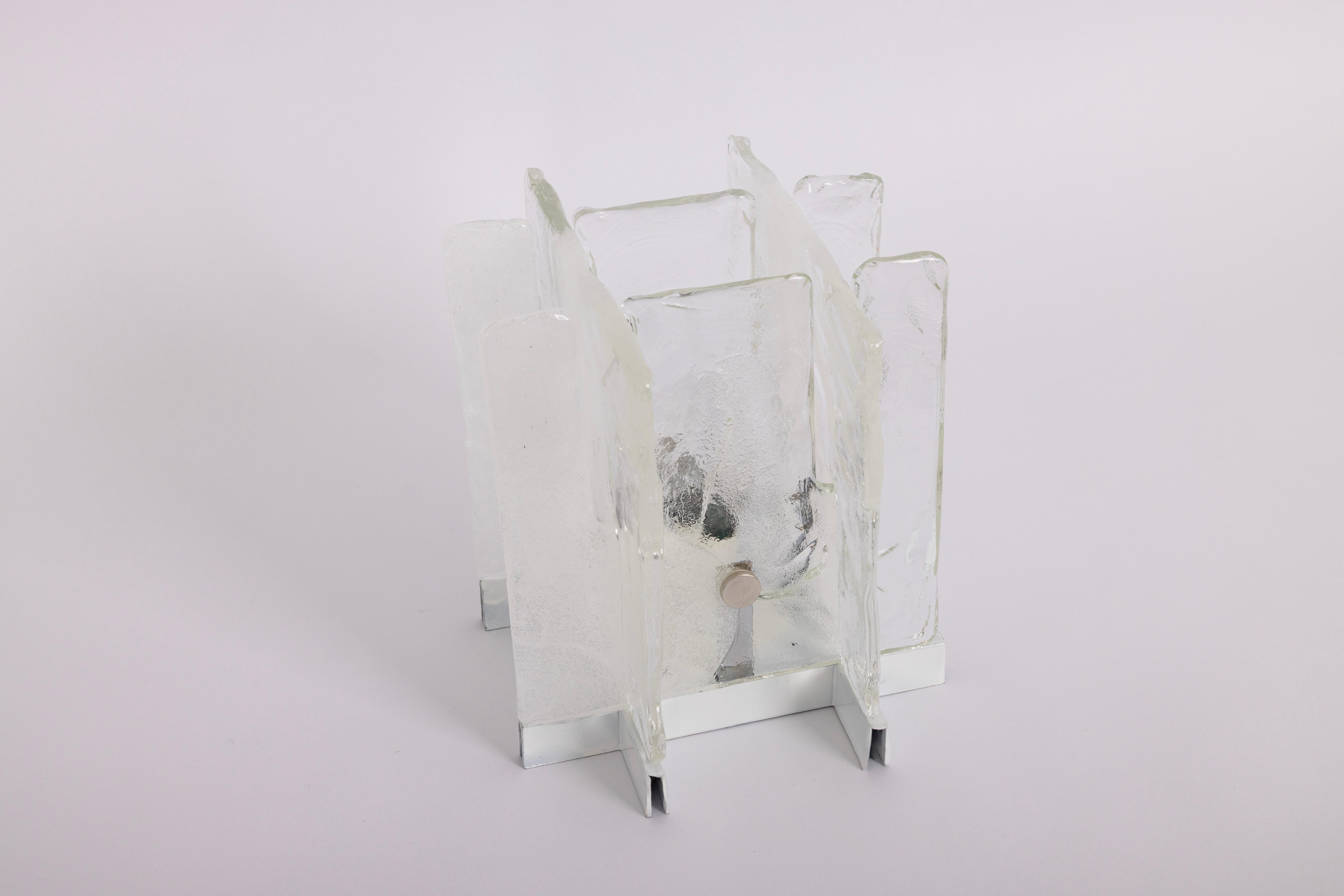 Mid-Century Modern 1 des 2 petites appliques en verre Design-Light par Carlo Nason pour Kalmar, années 1960 en vente