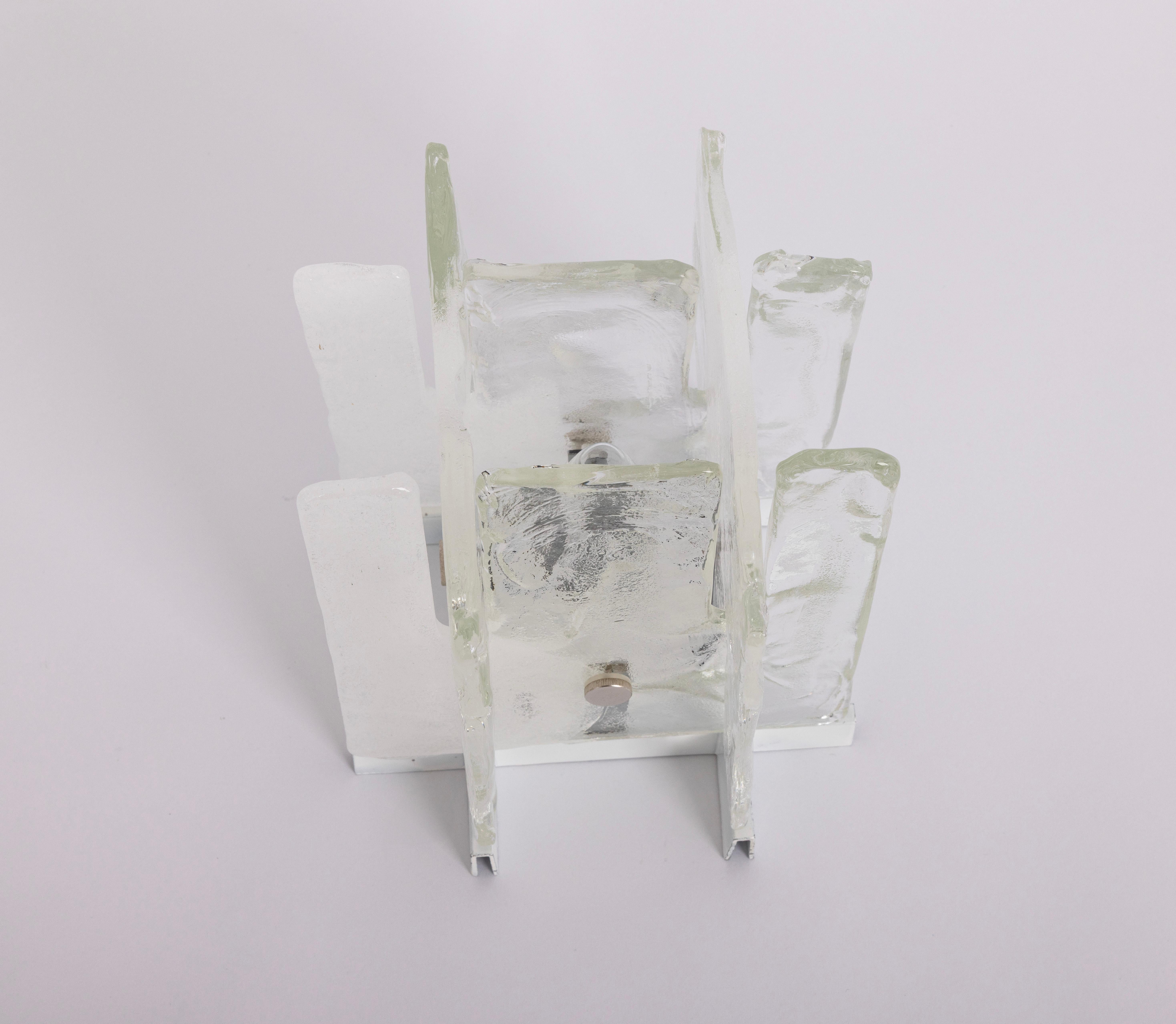 Autrichien 1 des 2 petites appliques en verre Design-Light par Carlo Nason pour Kalmar, années 1960 en vente