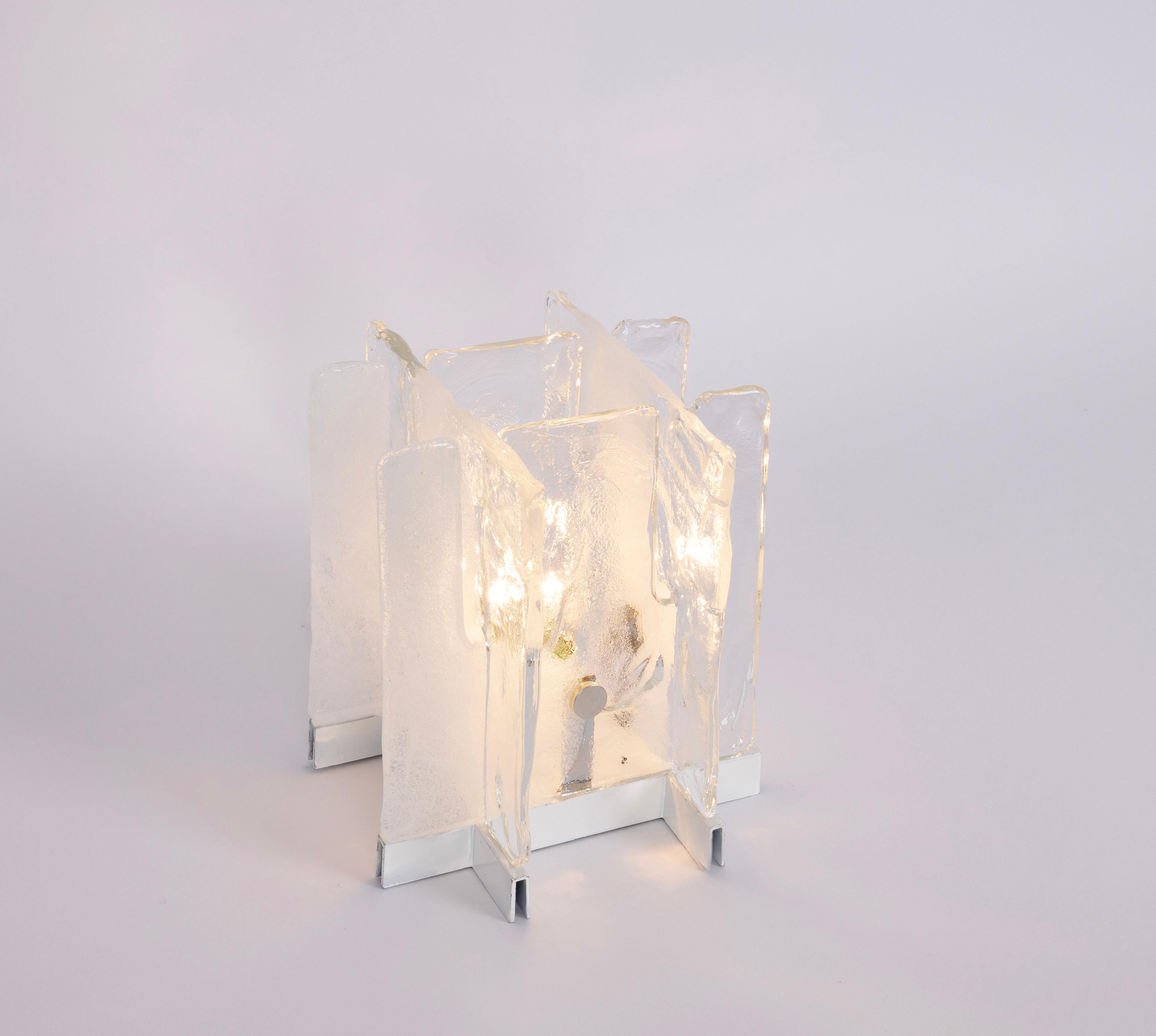 Milieu du XXe siècle 1 des 2 petites appliques en verre Design-Light par Carlo Nason pour Kalmar, années 1960 en vente